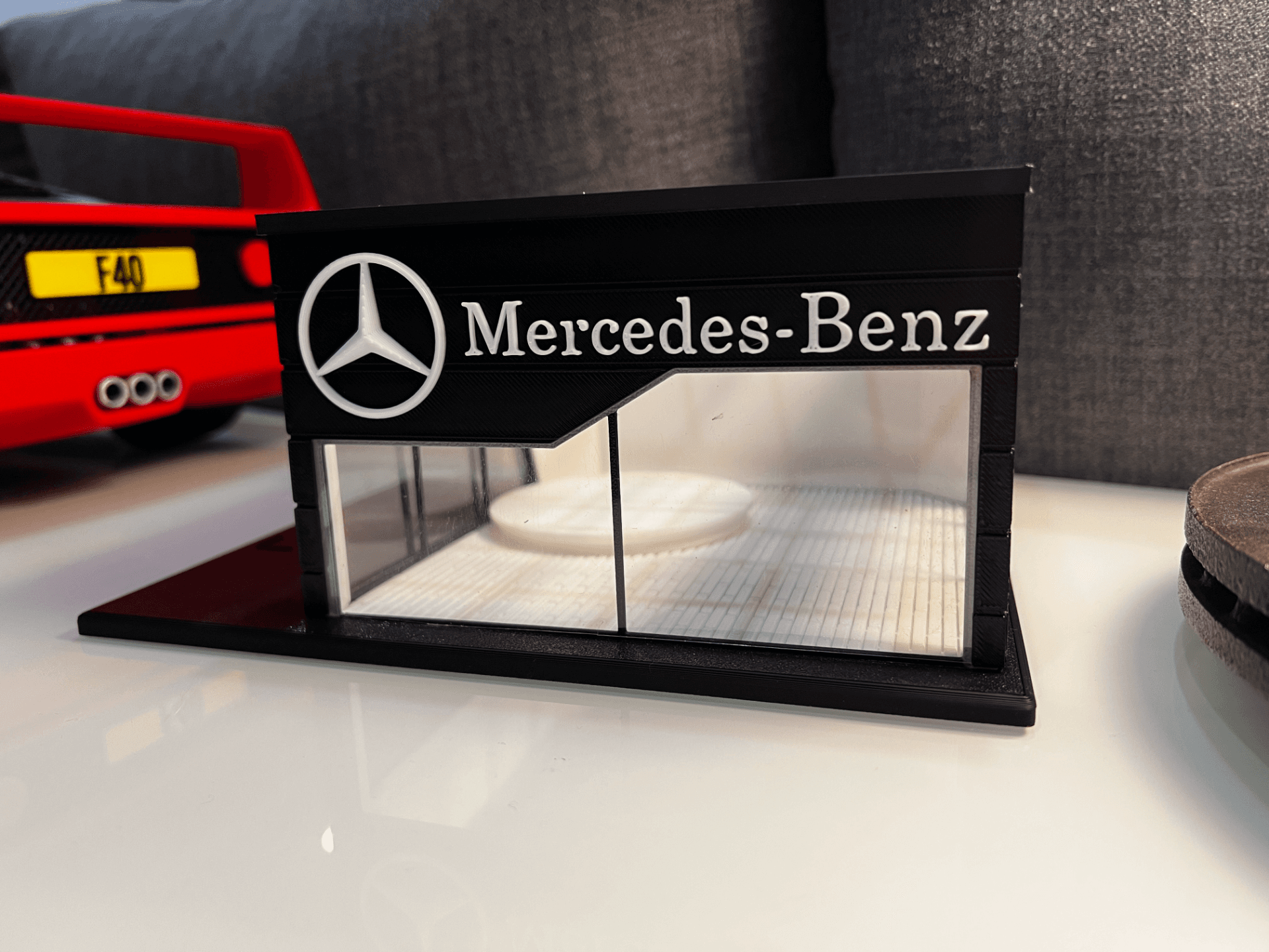 Diorama Showroom Mercedes - GigaPenguin3DPrinting