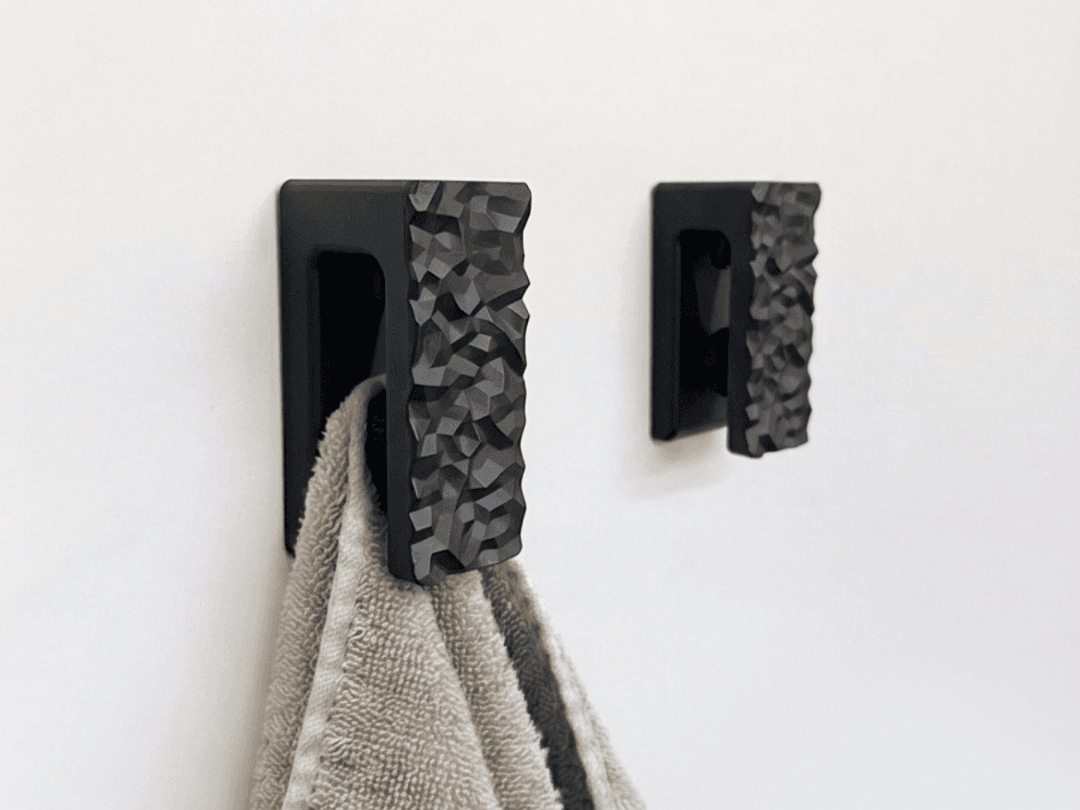 SELF-LOCKING COAT HANGER