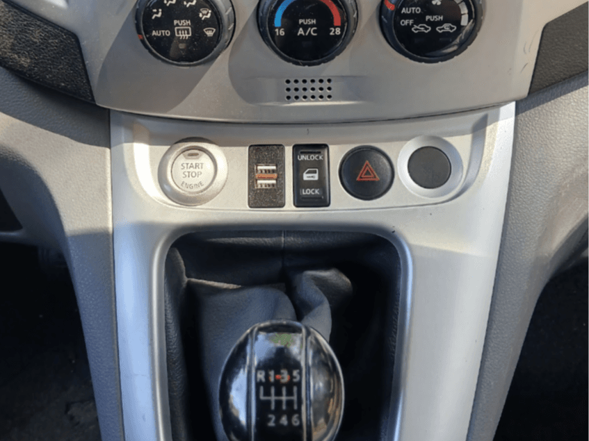 USB Port Instrumententafel Nissan NV200 & weitere