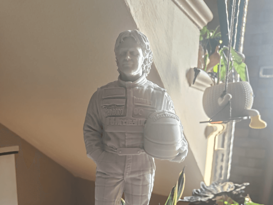 Gilles villeneuve statuetta