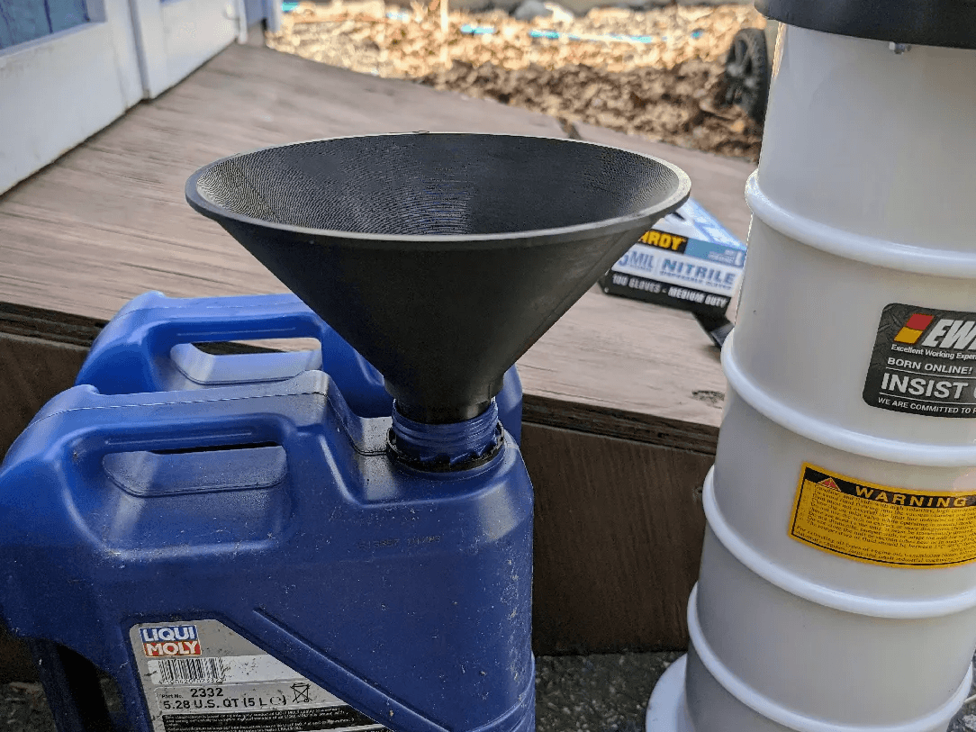 Funnel for filling waste oil into 4L and 5L jugs