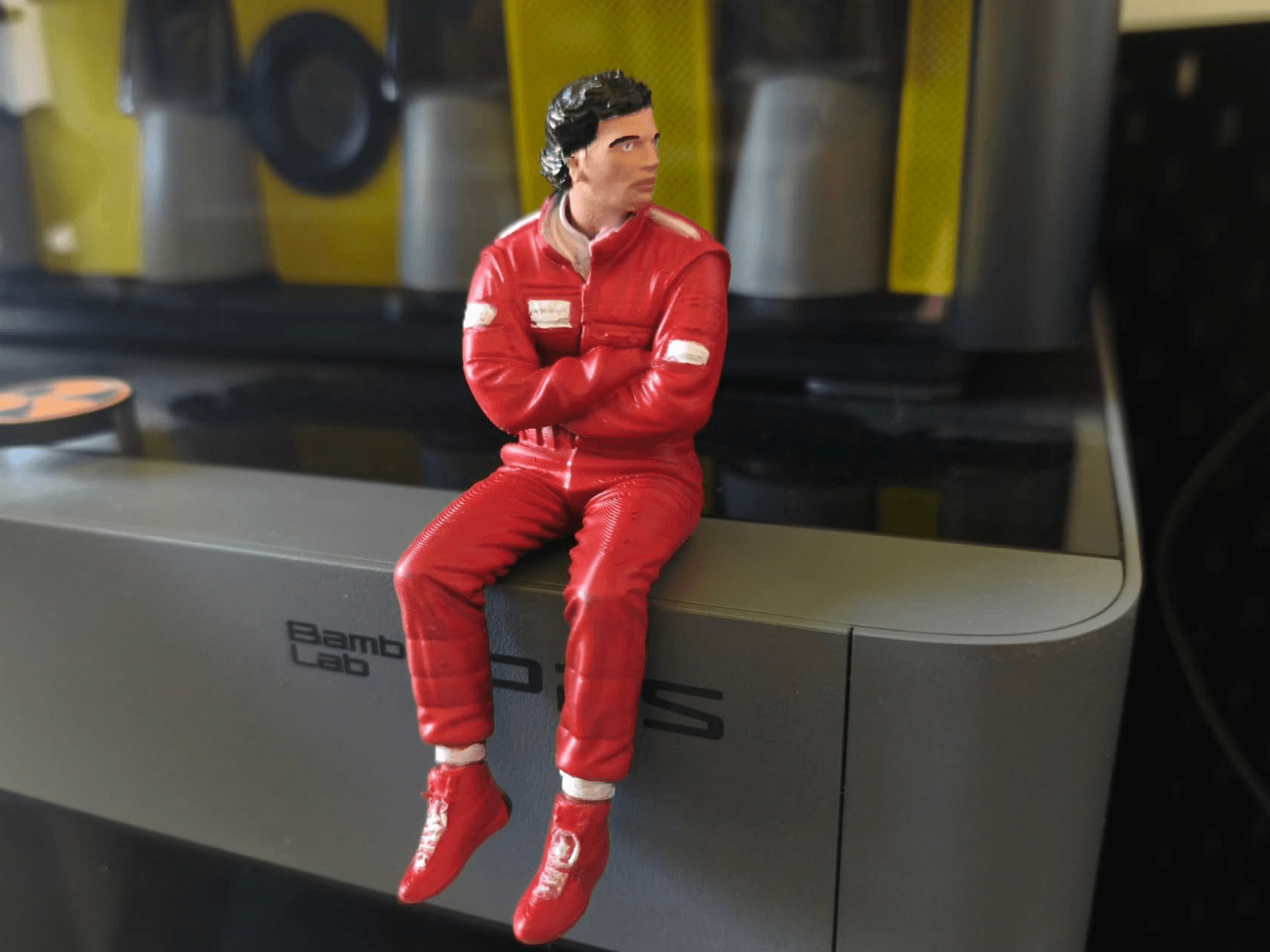 Ayrton Seduto sul bordo