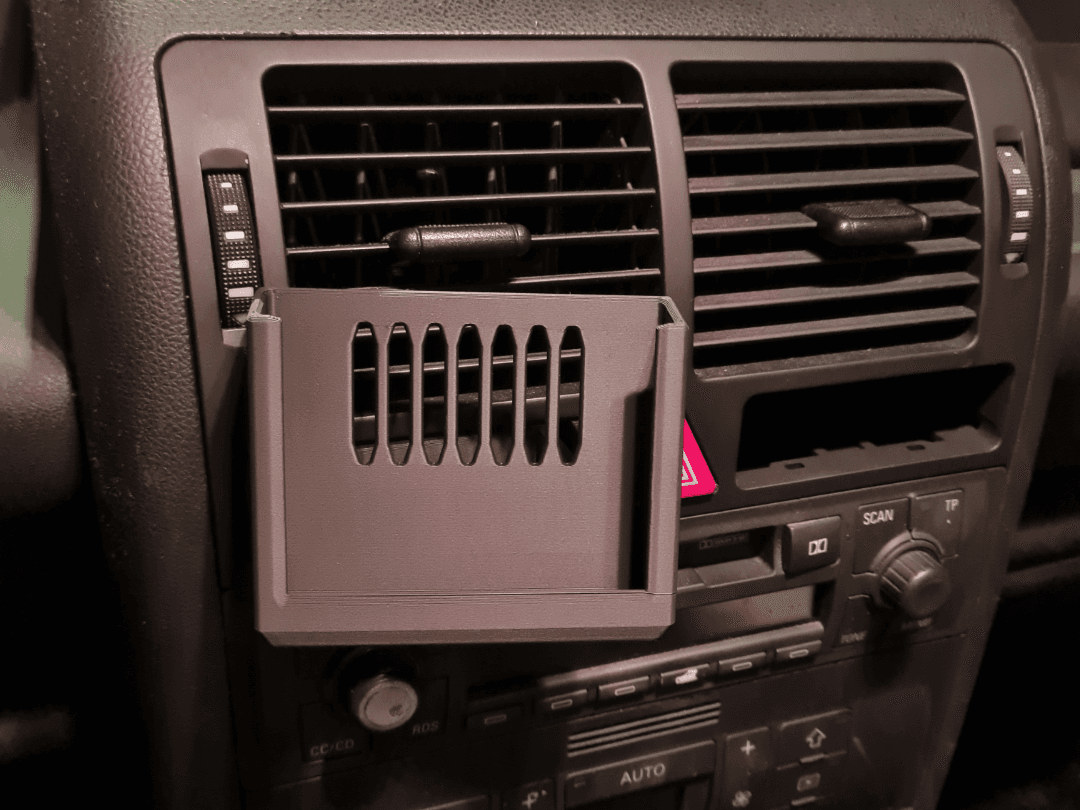 Audi A2 Smartphonehalter im Cupholderschlitz
