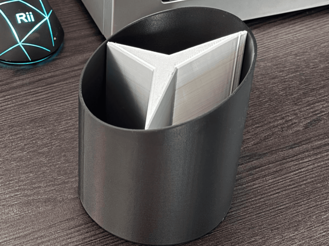 Stiftehalter/Penholder