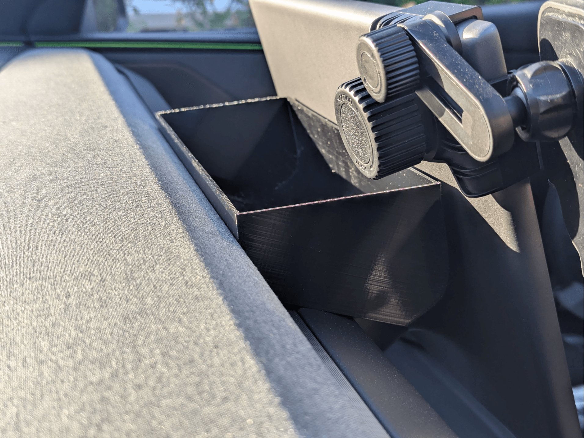 Model 3 Y Highland Juniper Behind Screen Storage