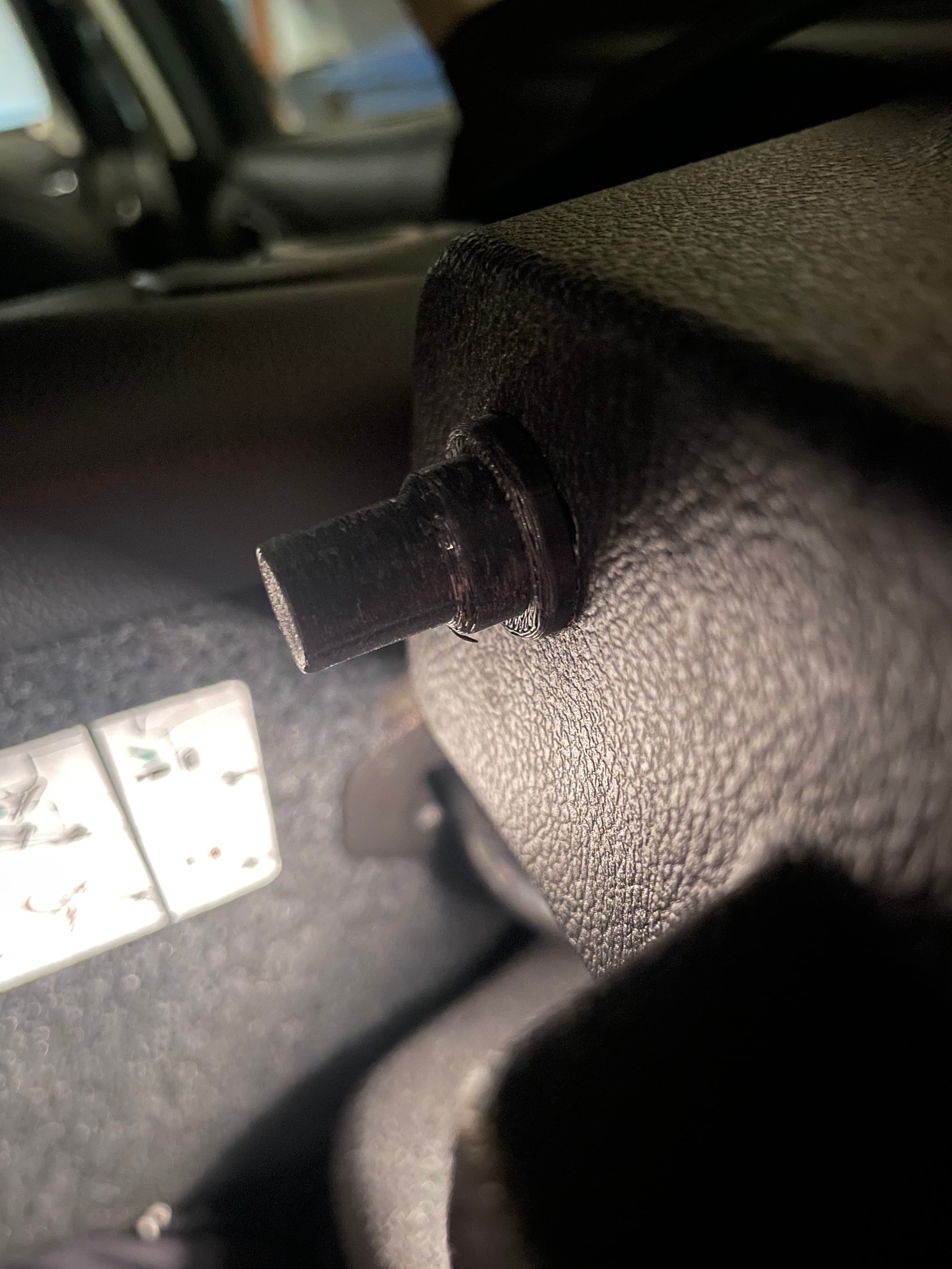 Ford Focus Hatchback Cargo Cover Peg
