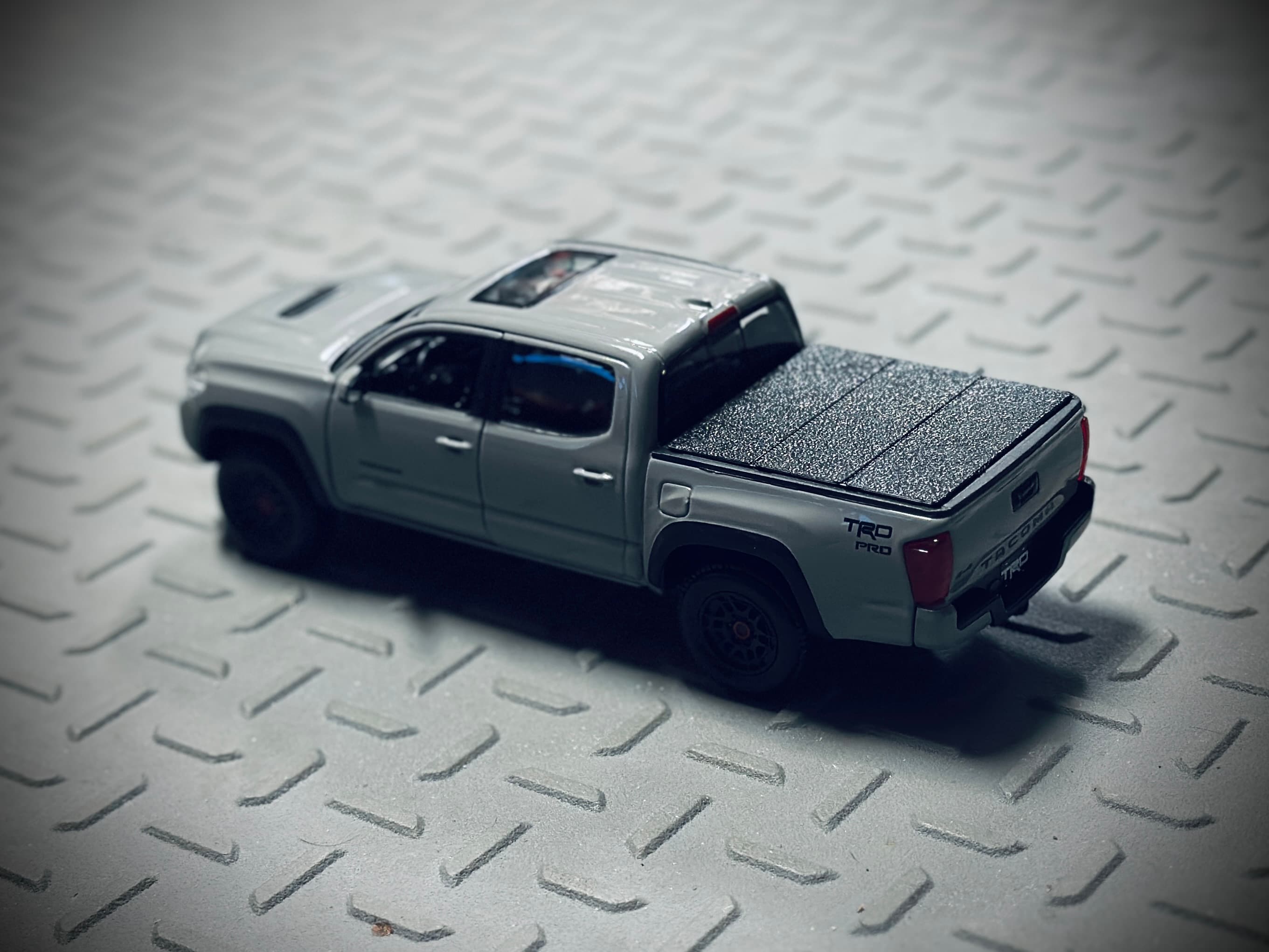 Tonneau Cover for Toyota Tacoma Model (Maisto 1/27 Scale)