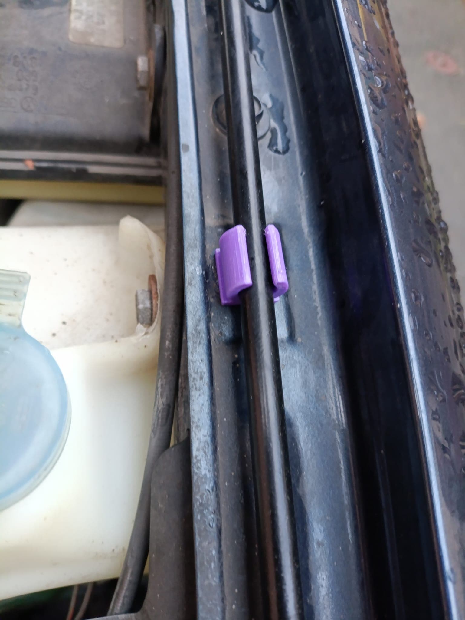 Audi 80 clamp bonnetsupport