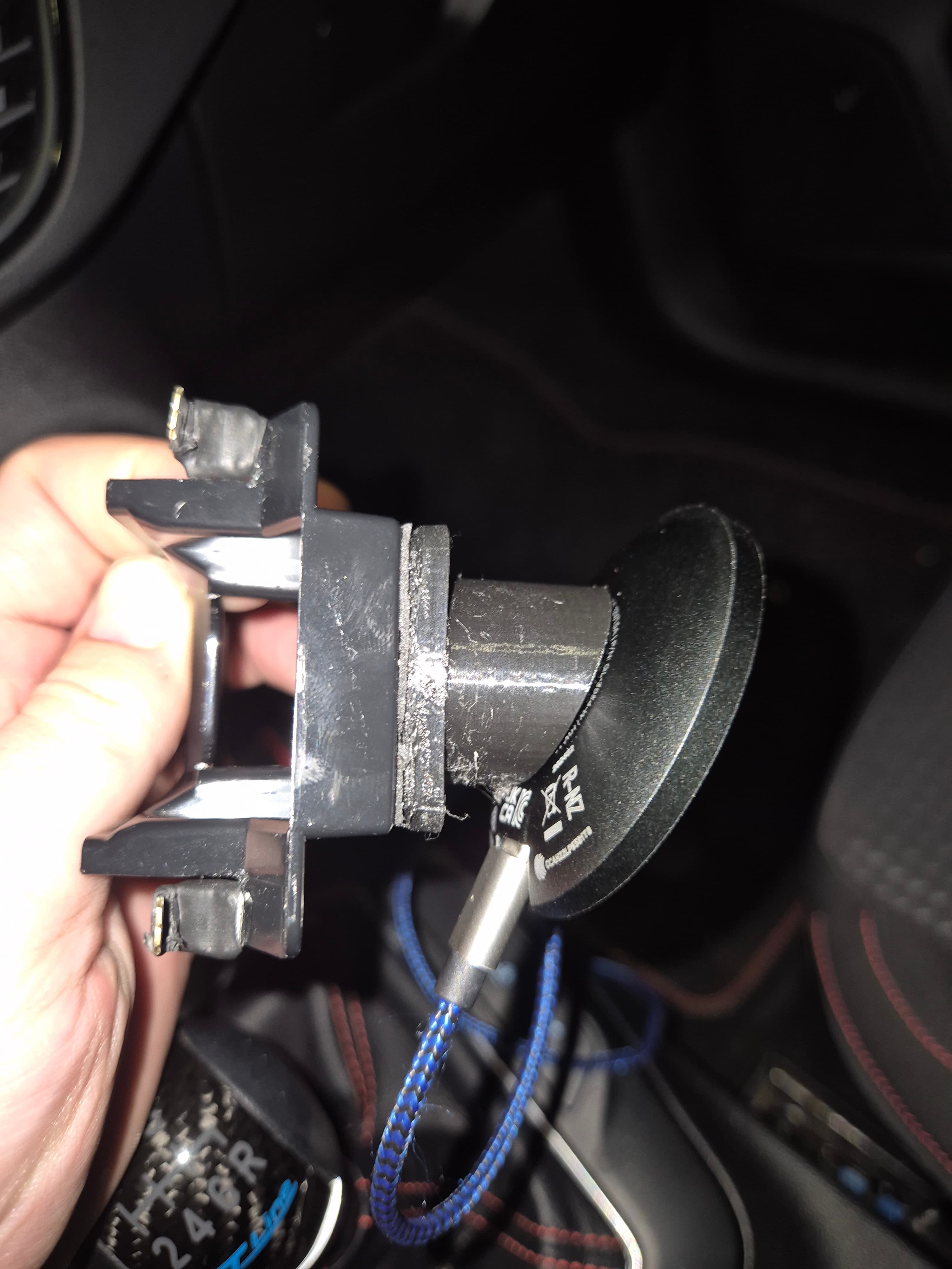 Ford Focus MK4 | Quadlock wireless charger adapter for Aliexpress phone mount