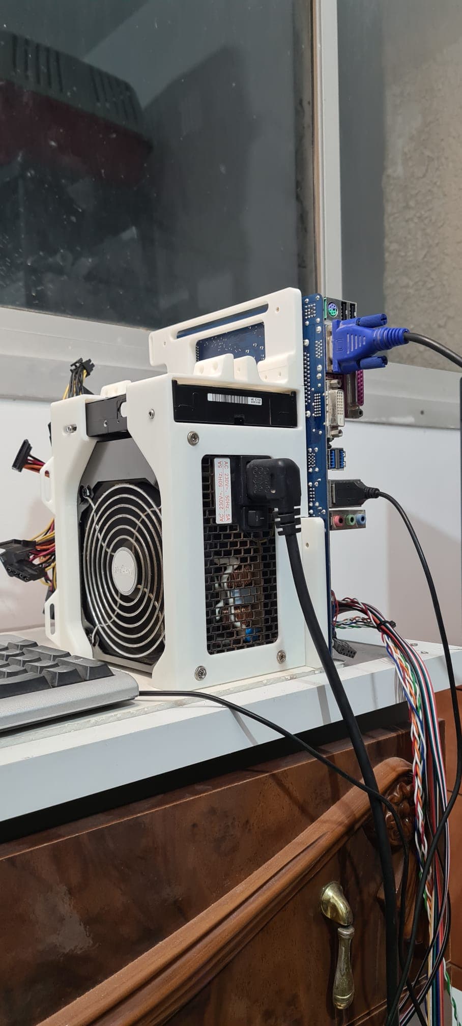 Experimental open-frame PC case