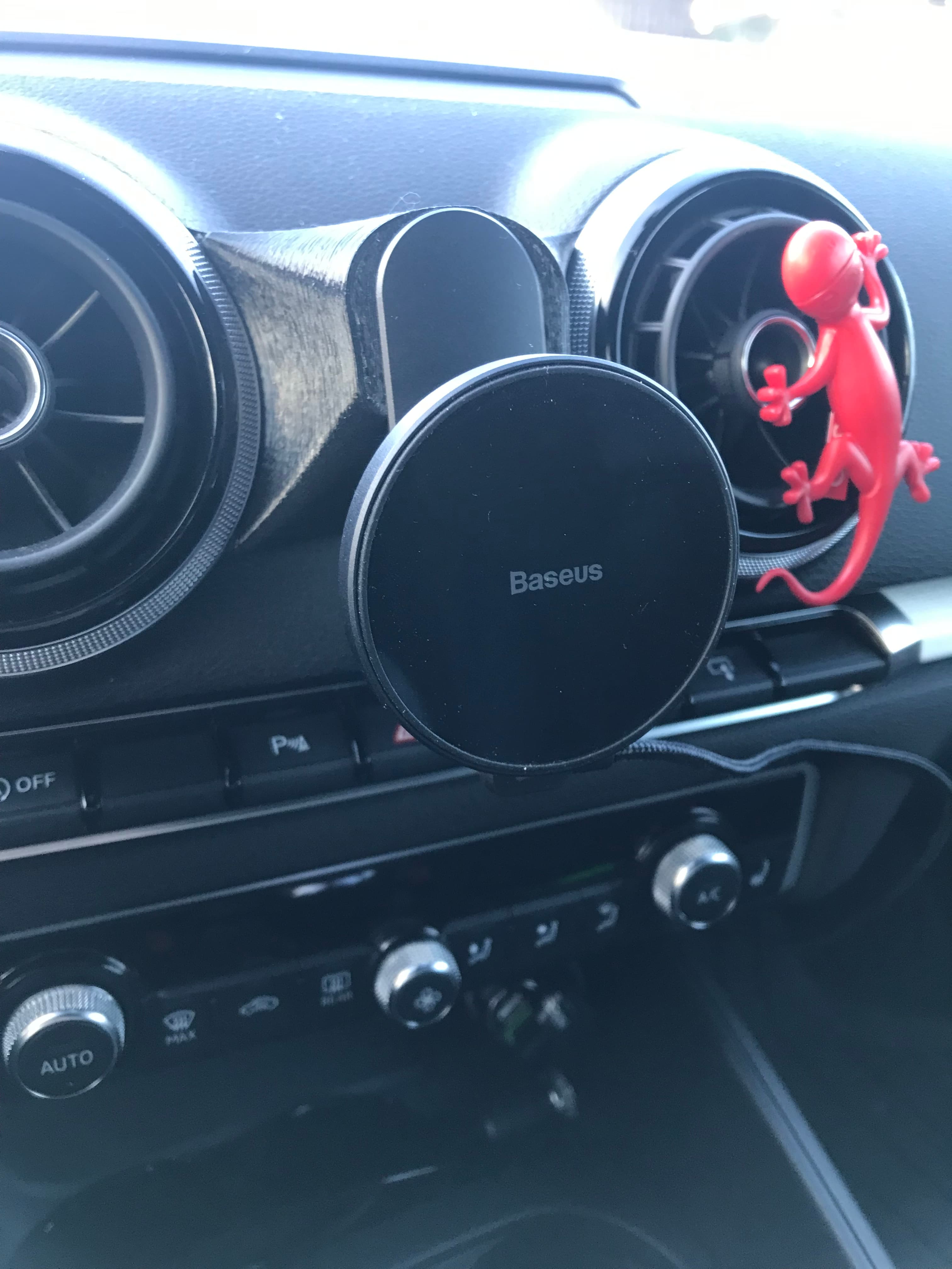 MagSafe Audi S3/A3/RS3 8V Phone Holder