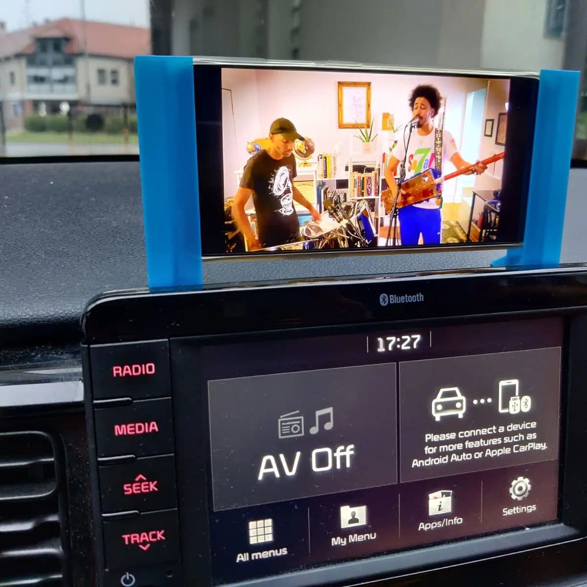 Tailored Kia Stonic 2020 Phone Stand