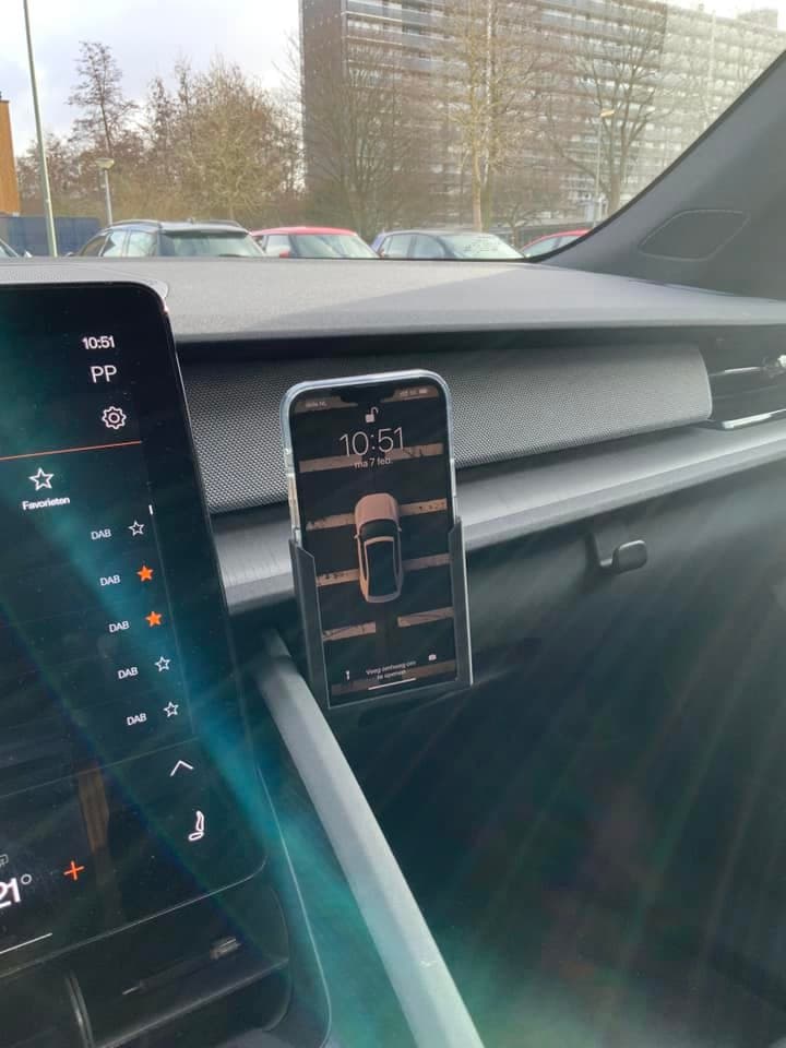 iPhone 13 Max holder for Polestar 2