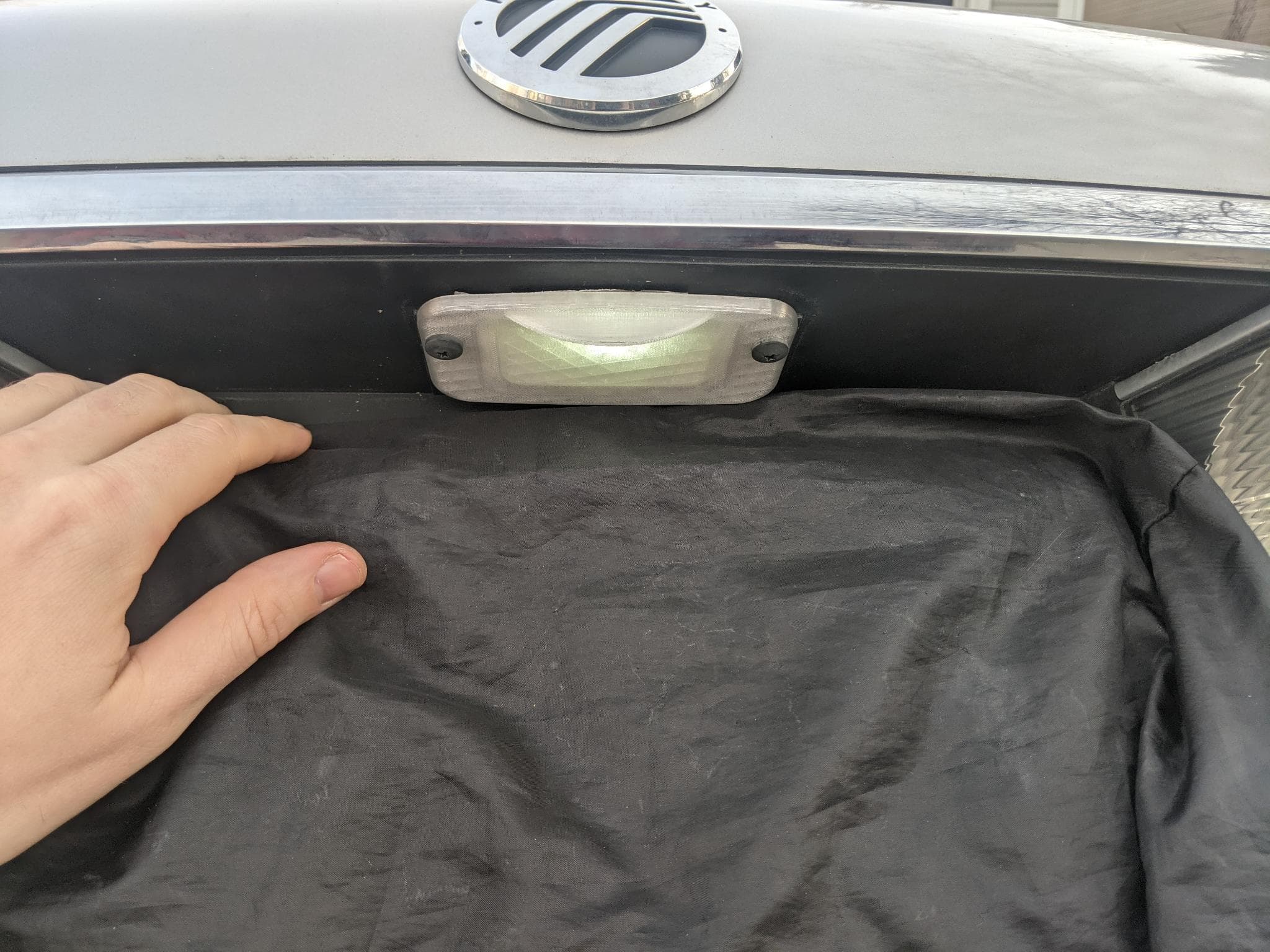 98-11 Crown Victoria/Grand Marquis/Town Car License Plate Light Cover