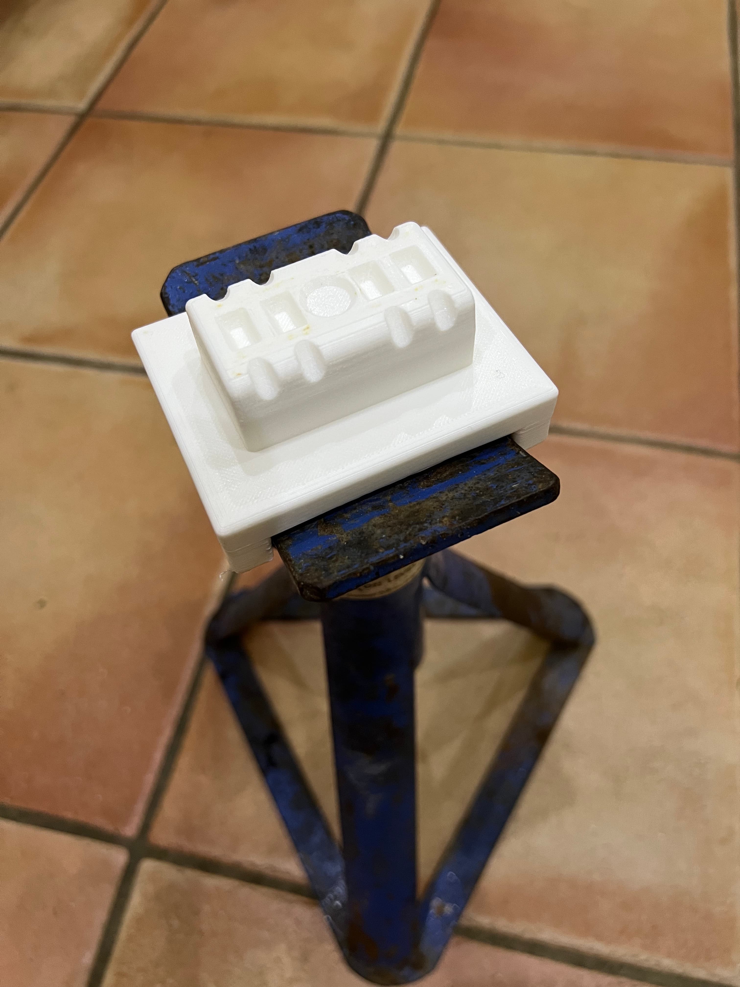 Mercedes Jack Adapter - Customisable