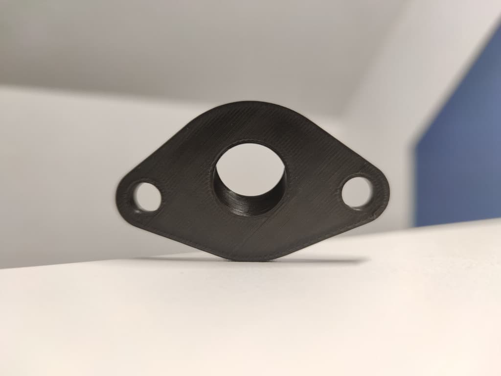 Spacer to fit a PZ16 carburetor on a NSR50