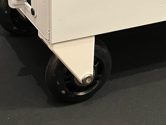 Cooler Master NR200 Mini-ITX wheel feet