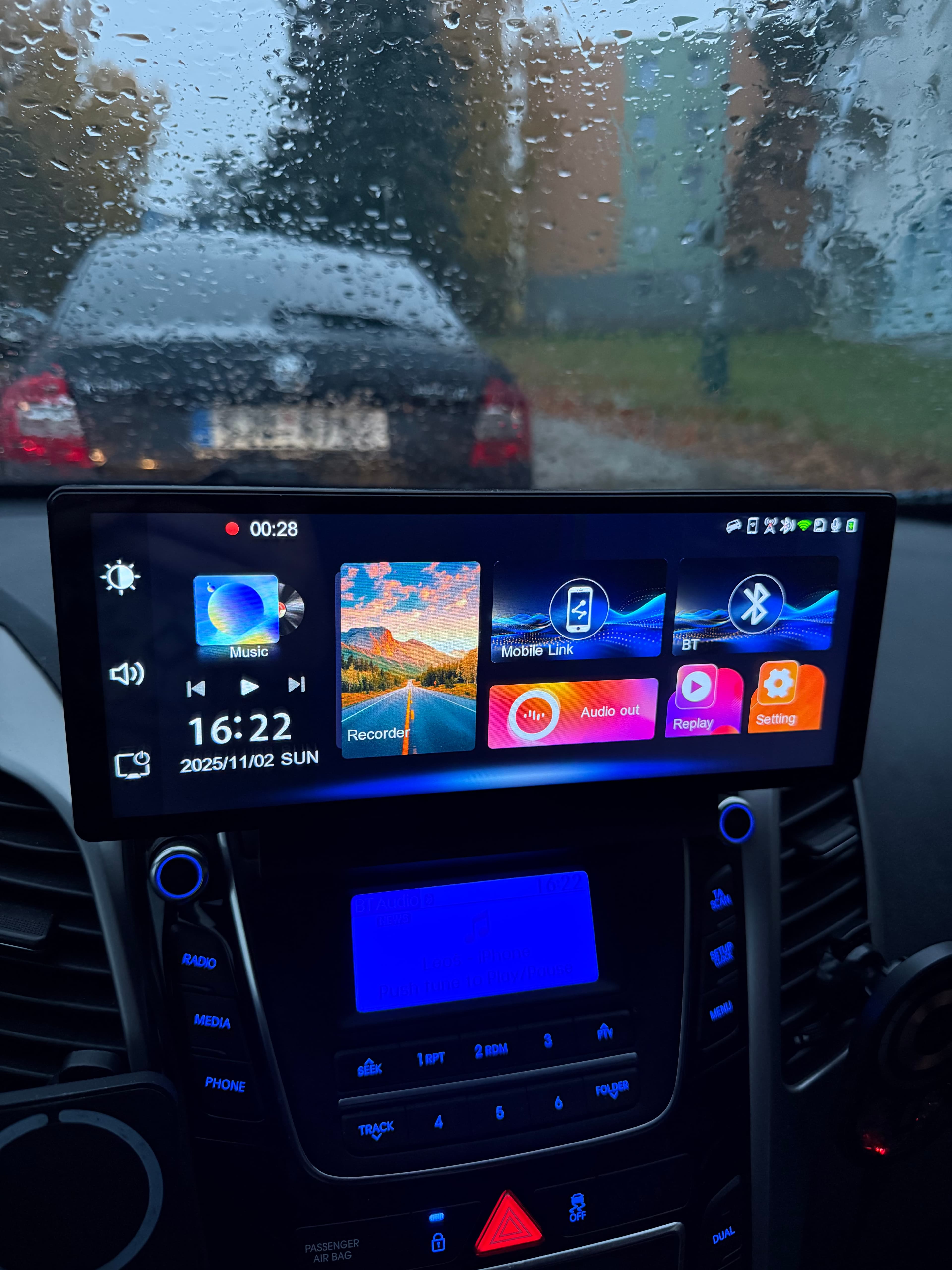 ODBPEAK CarPlay Holder for Hyundai i30 (CD Slot Mount)