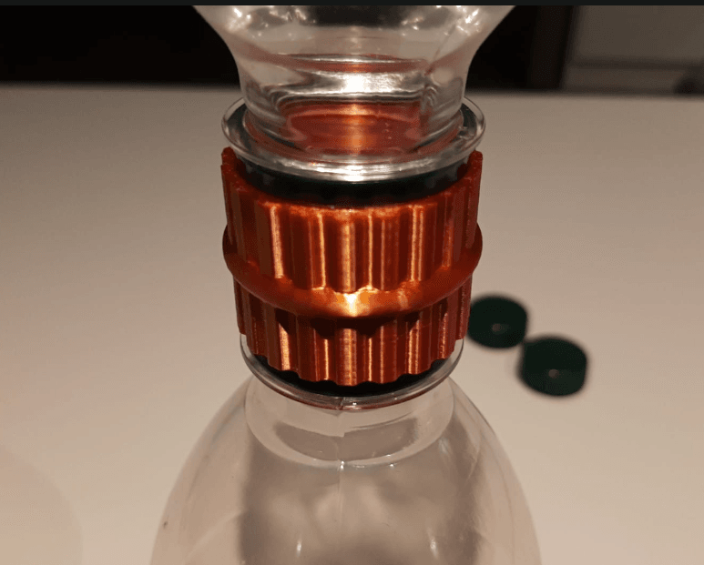 Screw-on Adapter Soda Bottle to Soda Bottle