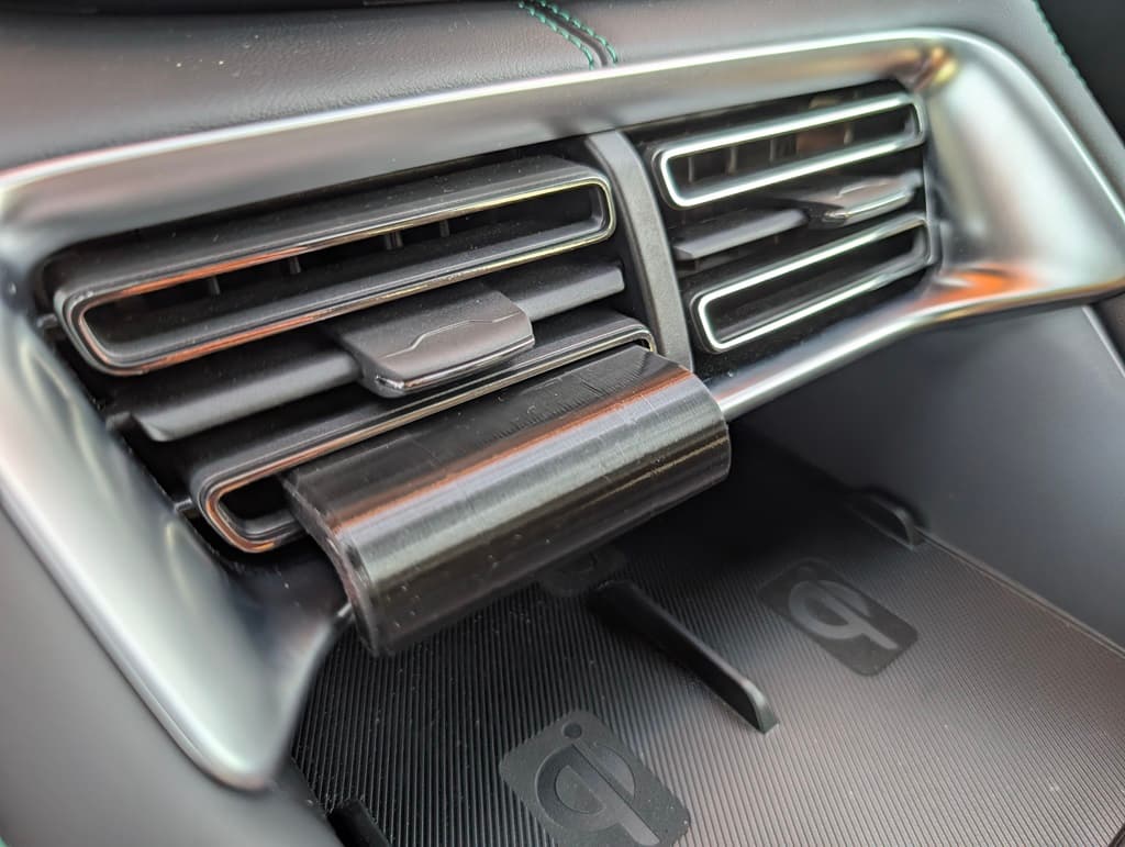 BYD Seal U Phone cooler