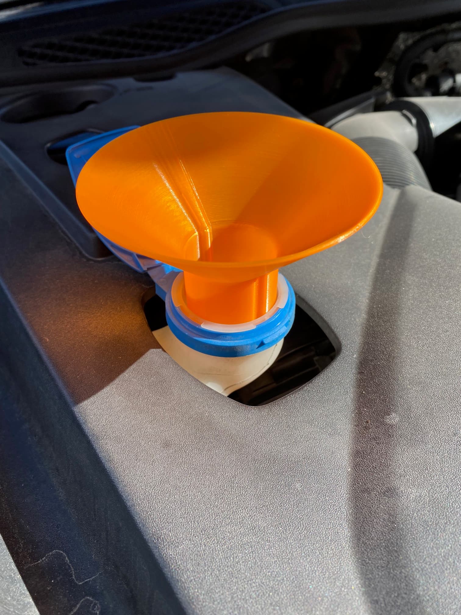 Porsche Cayenne screenwash funnel (957)