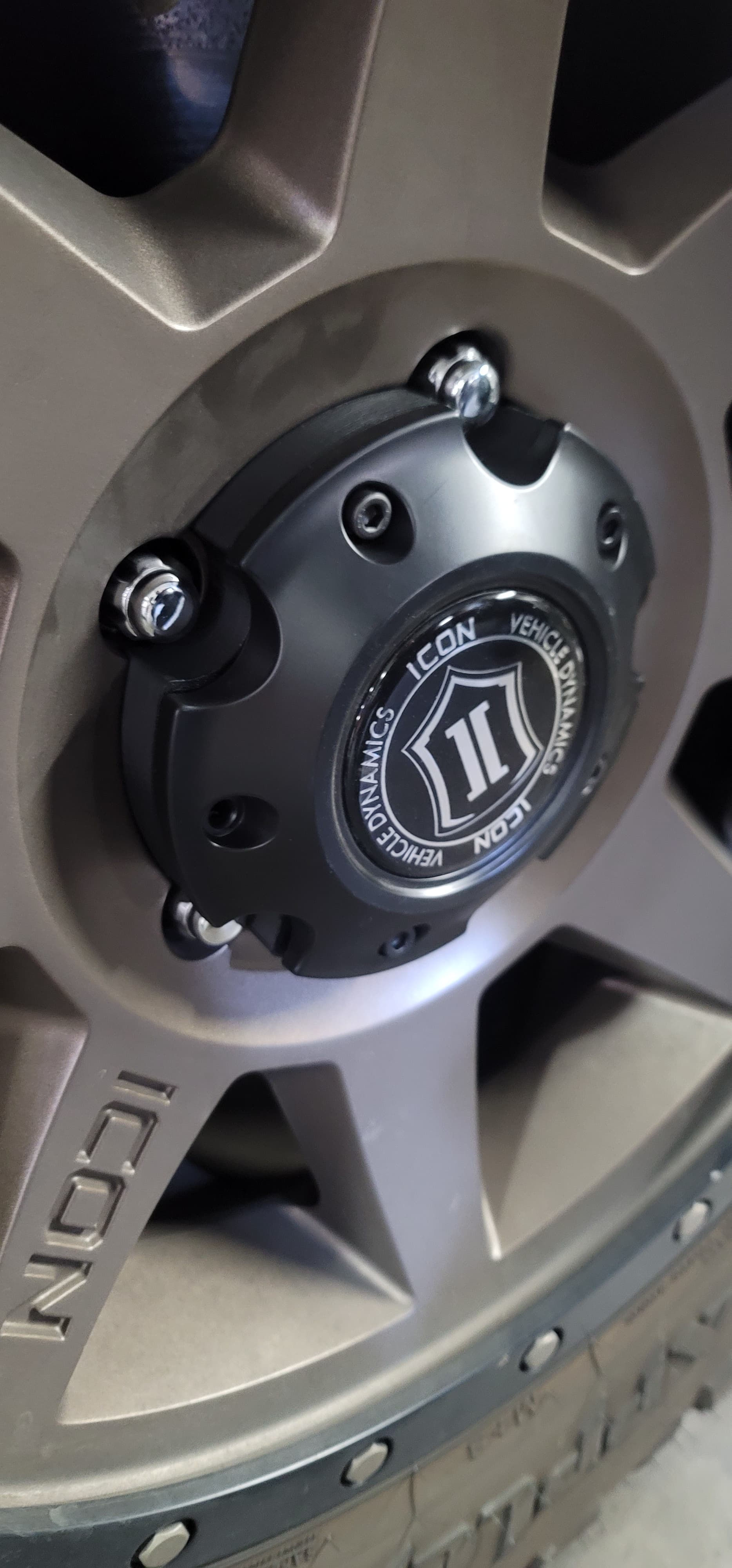 icon center cap spacer