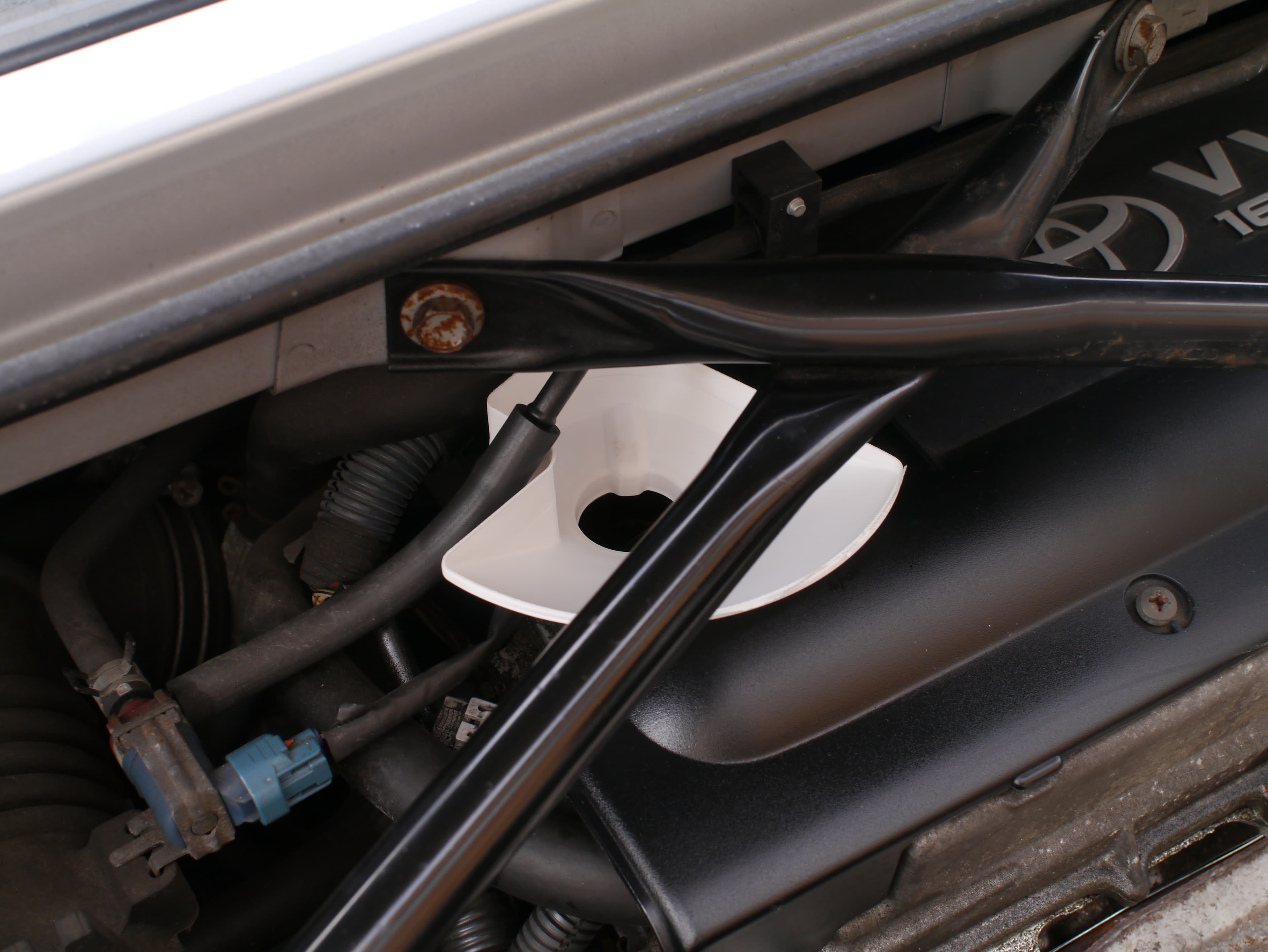 Toyota MR2 Spyder/MR-S (ZZW30) Custom Oil Funnel (VASE MODE)