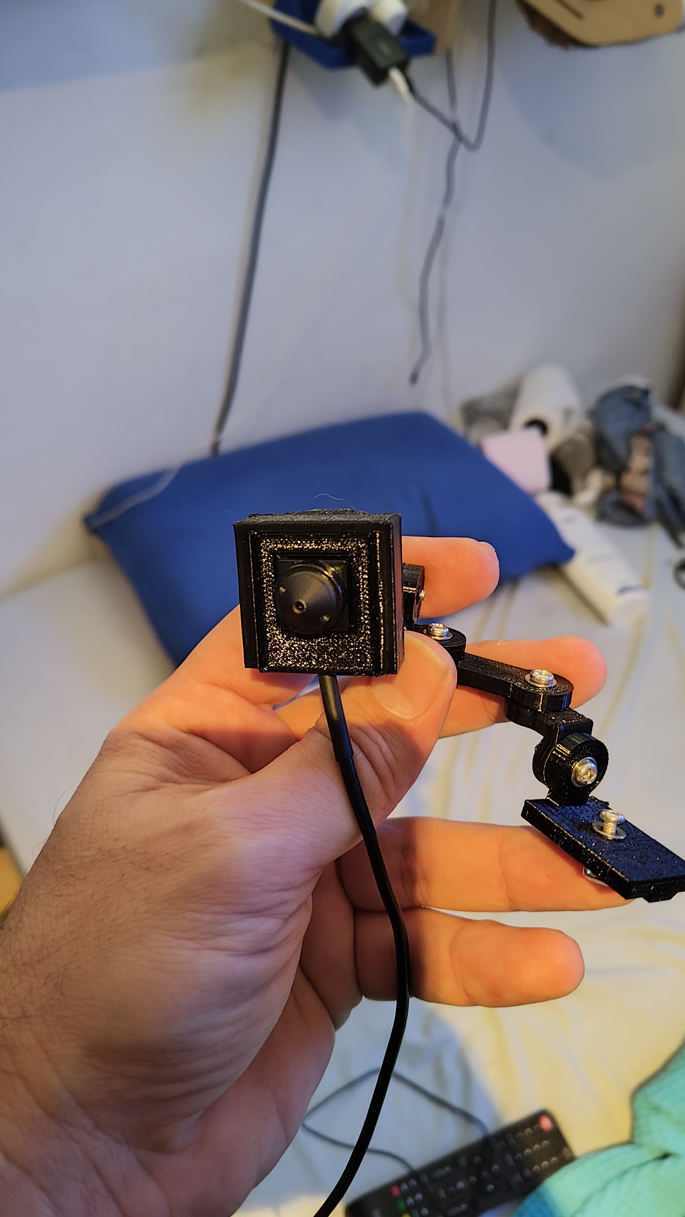 I remixed the closer to fit in a square cam.from aliexpress