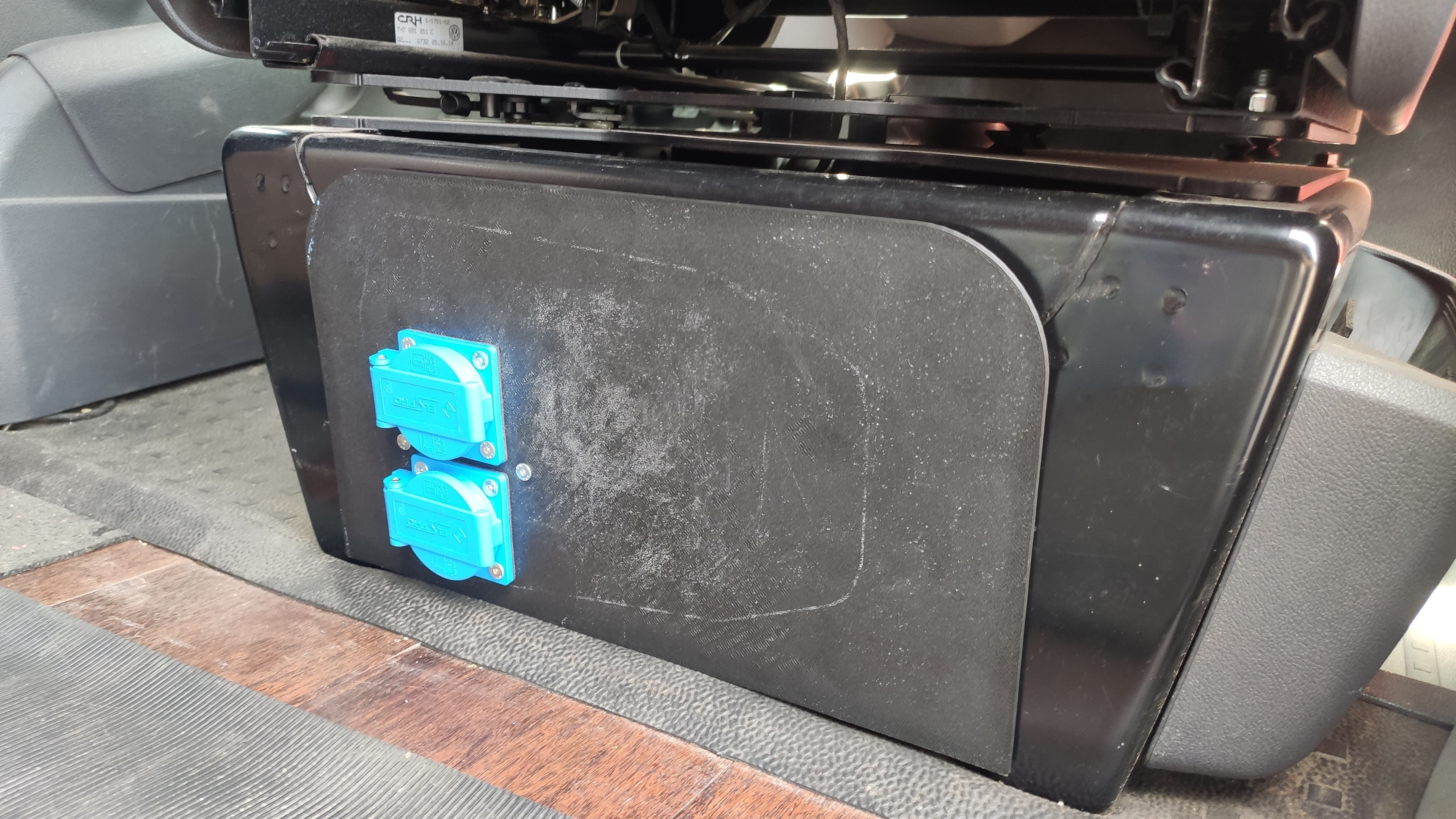VW T5/T6 seat console cover with sockets (+ Fusion 360 file)