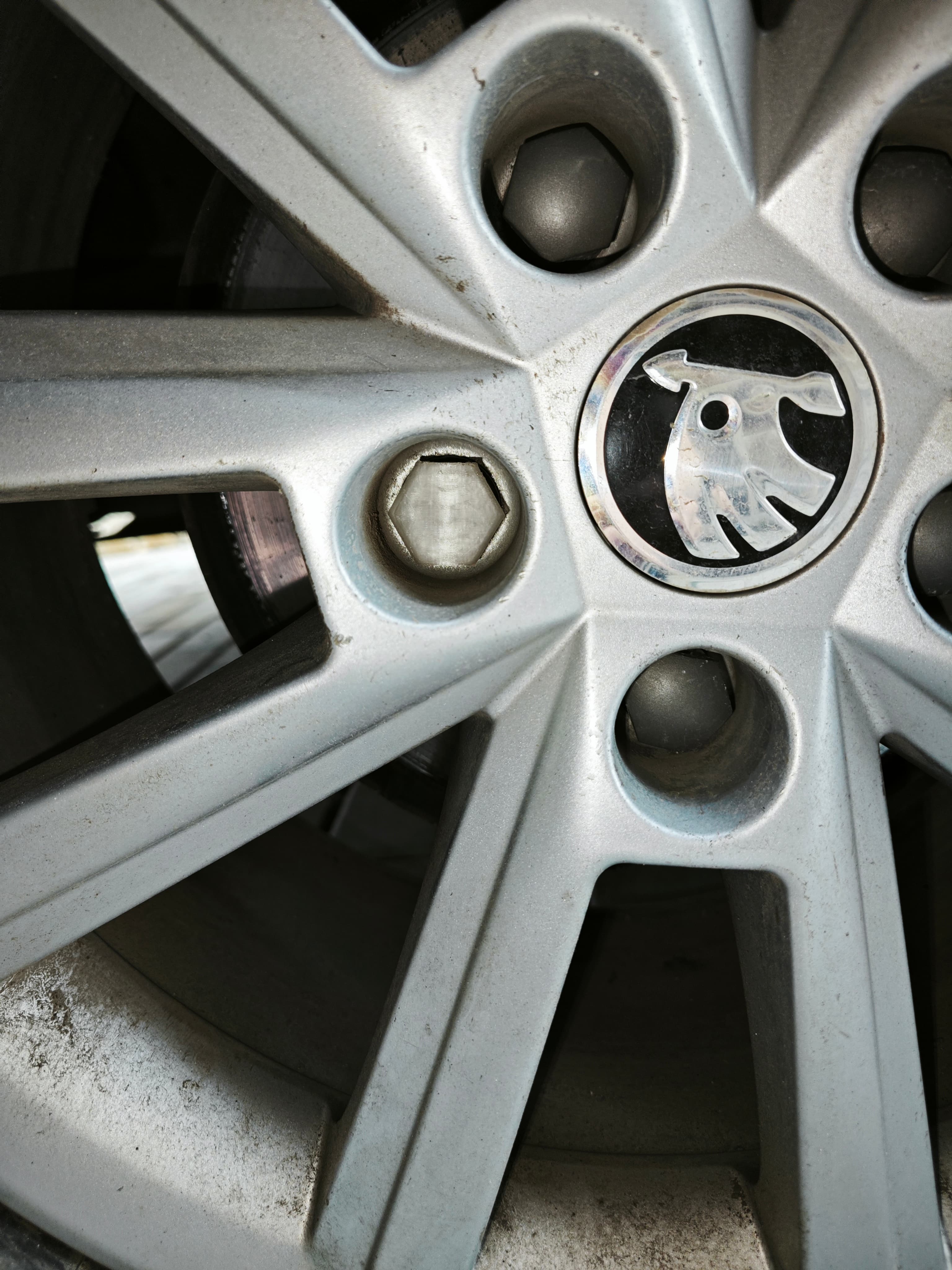 skoda octavia 3 security wheel nut cover