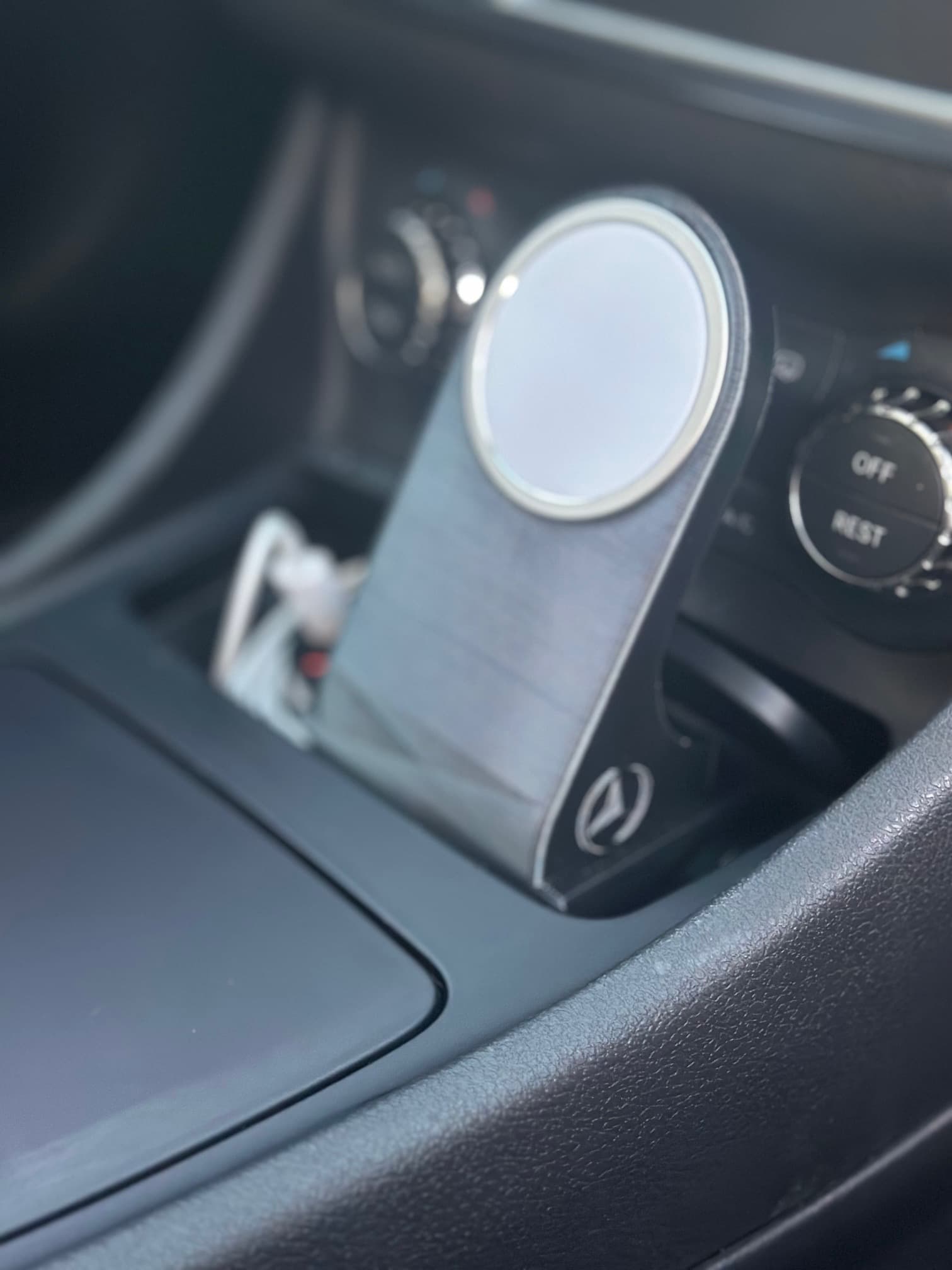 Mercedes CLA wireless charging