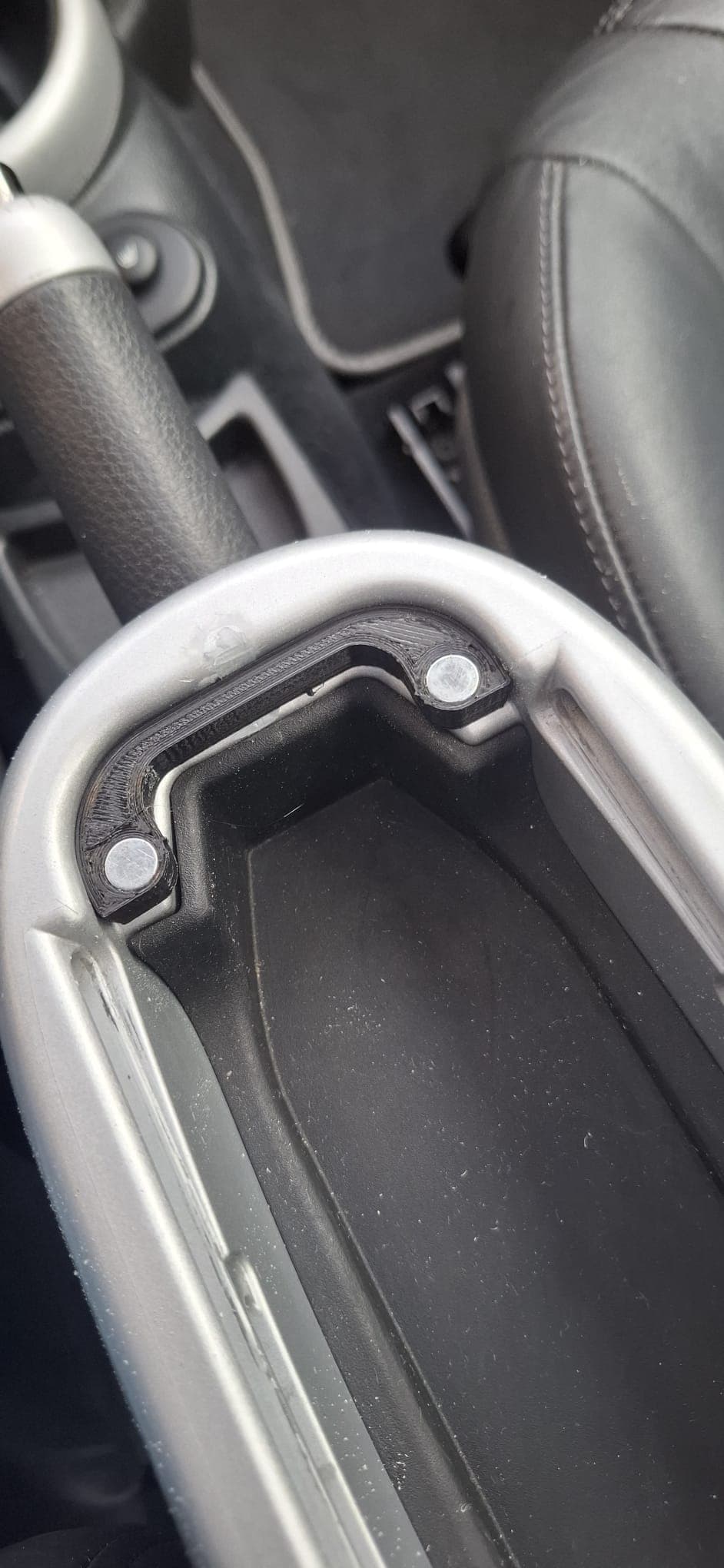 Mini cooper R50 R53 arm rest lid magnet lock