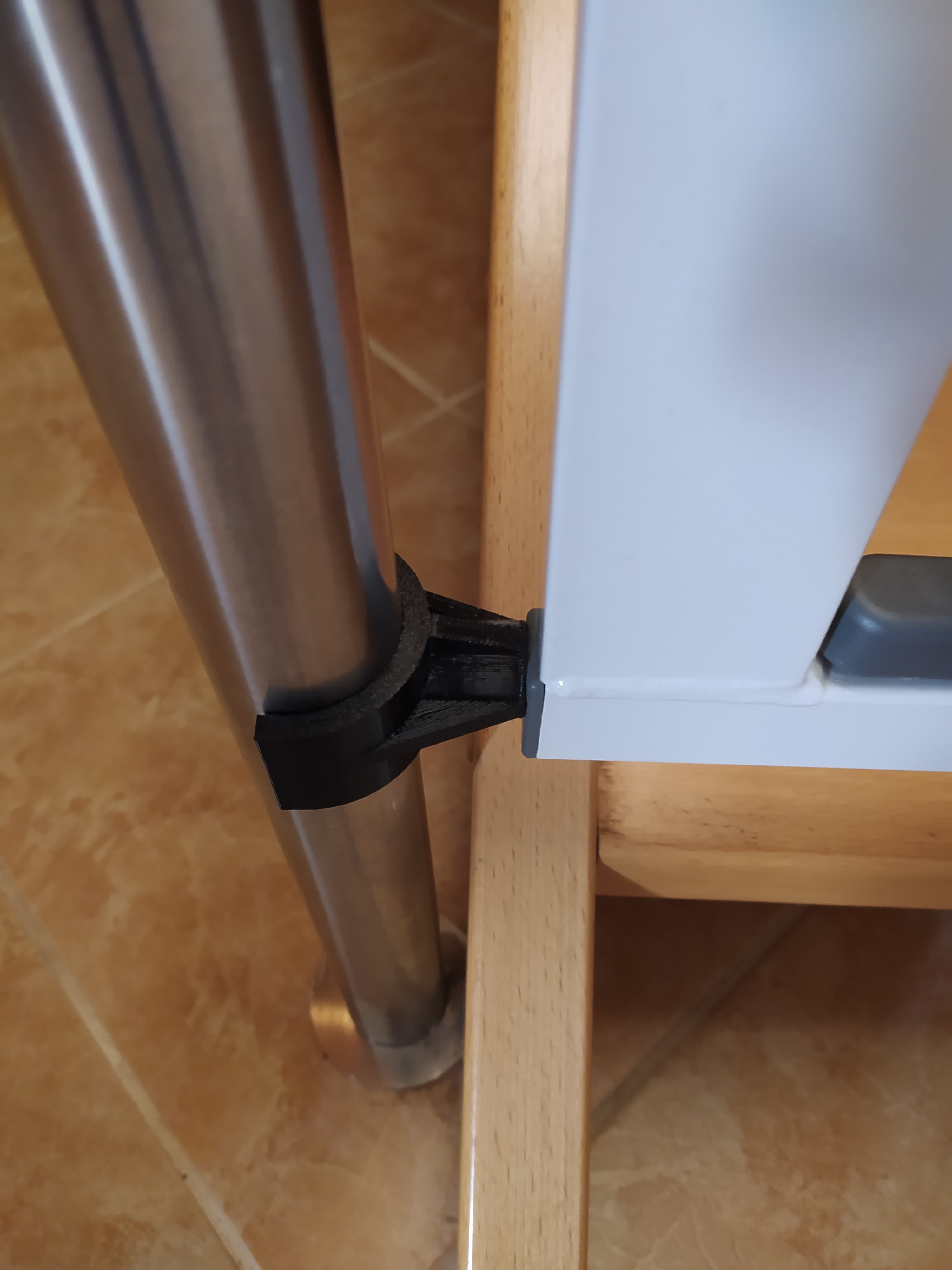 Safety gate adaptor for railings dia.40mm