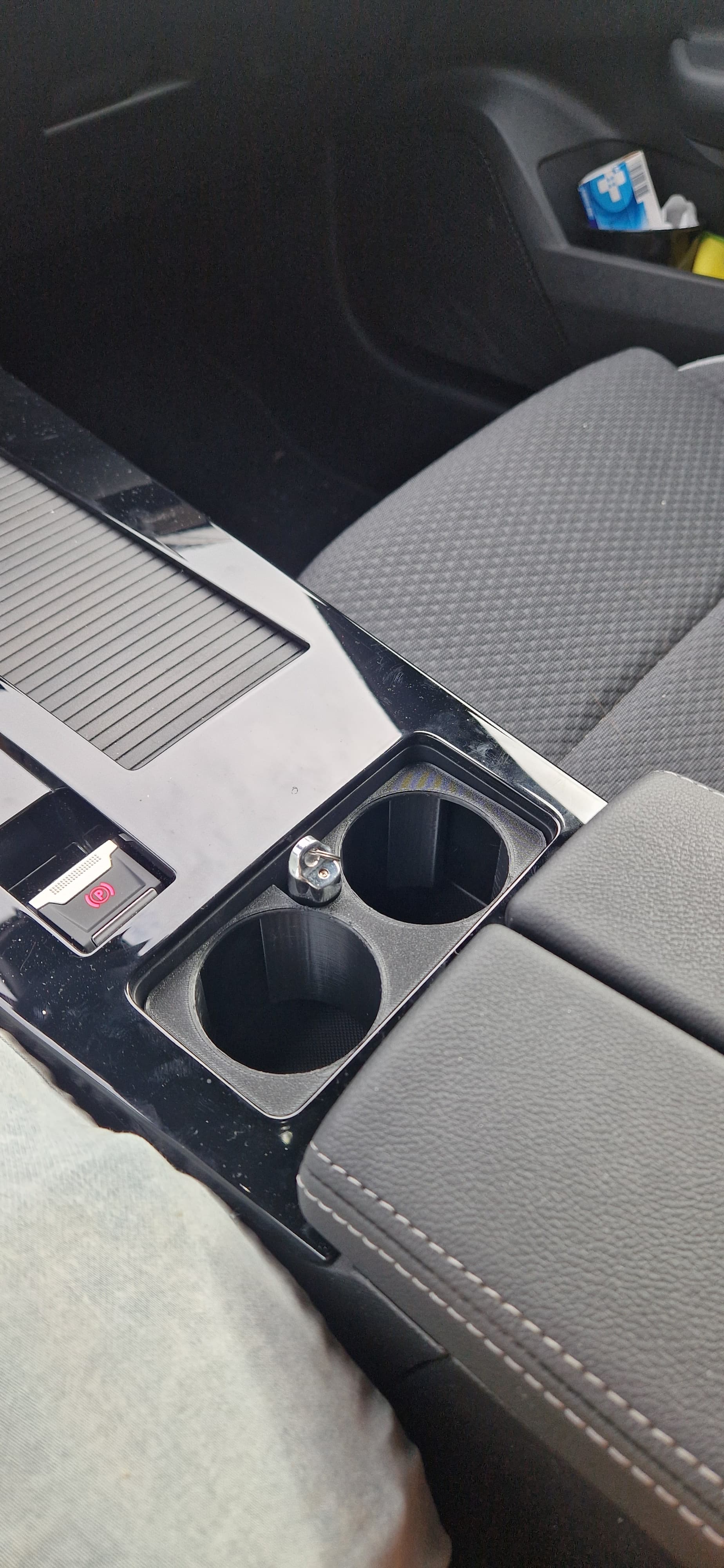 Opel/Vauxhall Astra L (2021/2025) cupholder