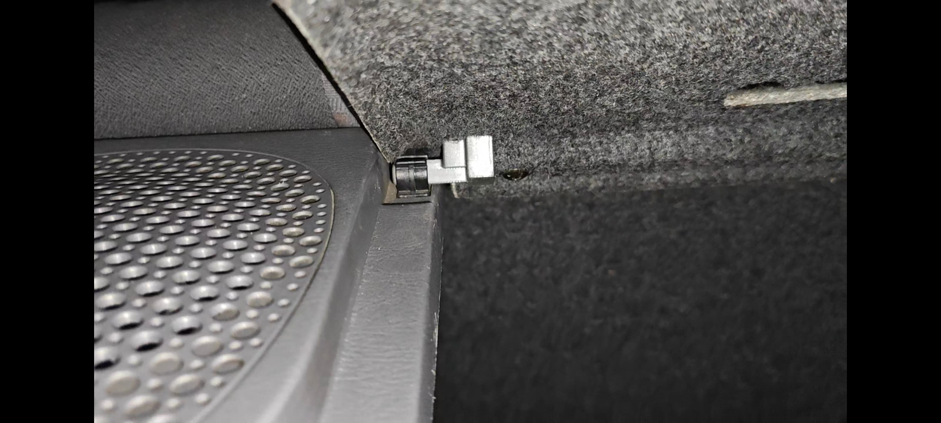 Hyundai Accent '04 Hatchback Parcel shelf hinges