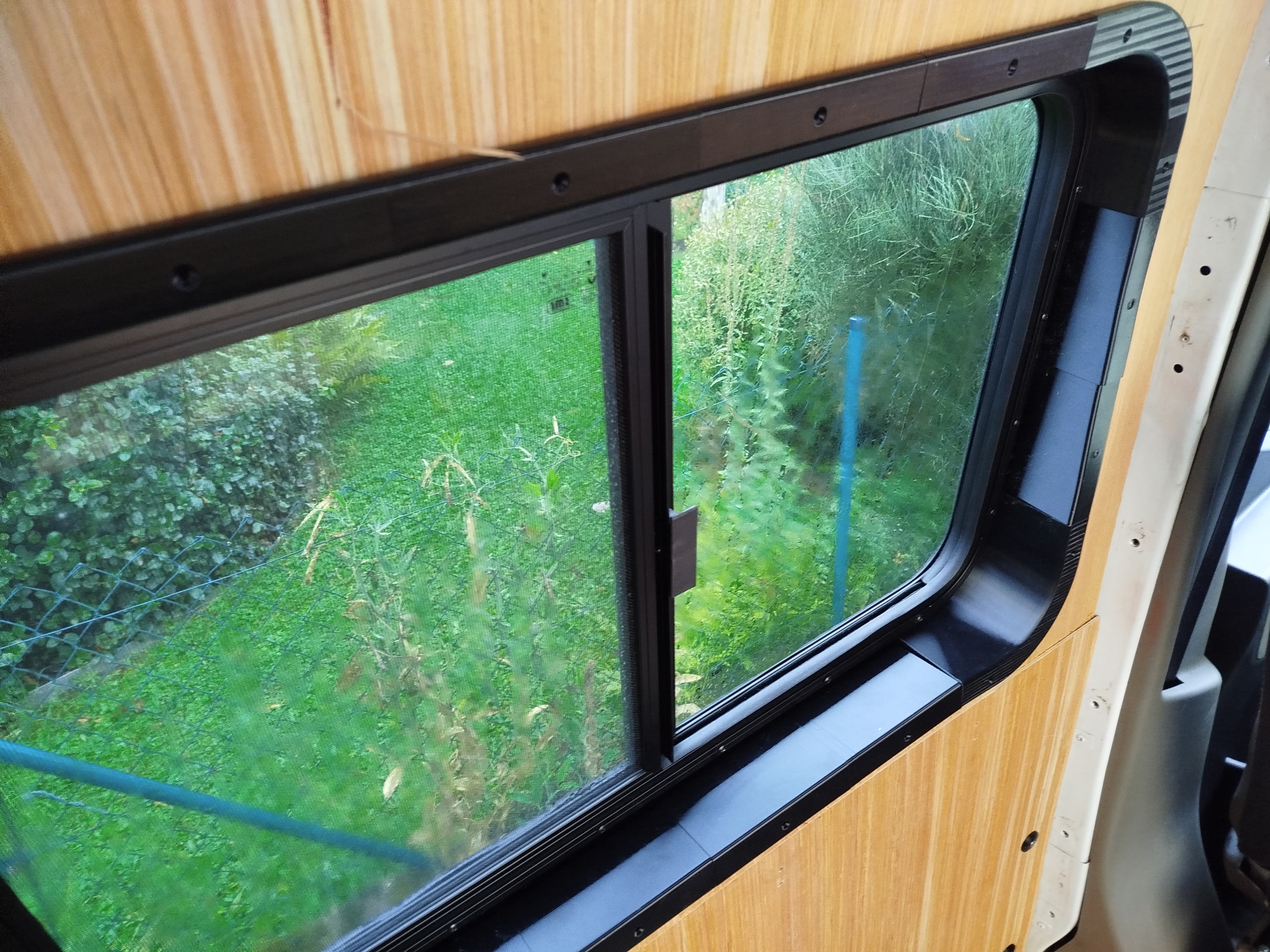 Fensterrahmen Renault Master 3 für Seitenfenster Fahrerseite