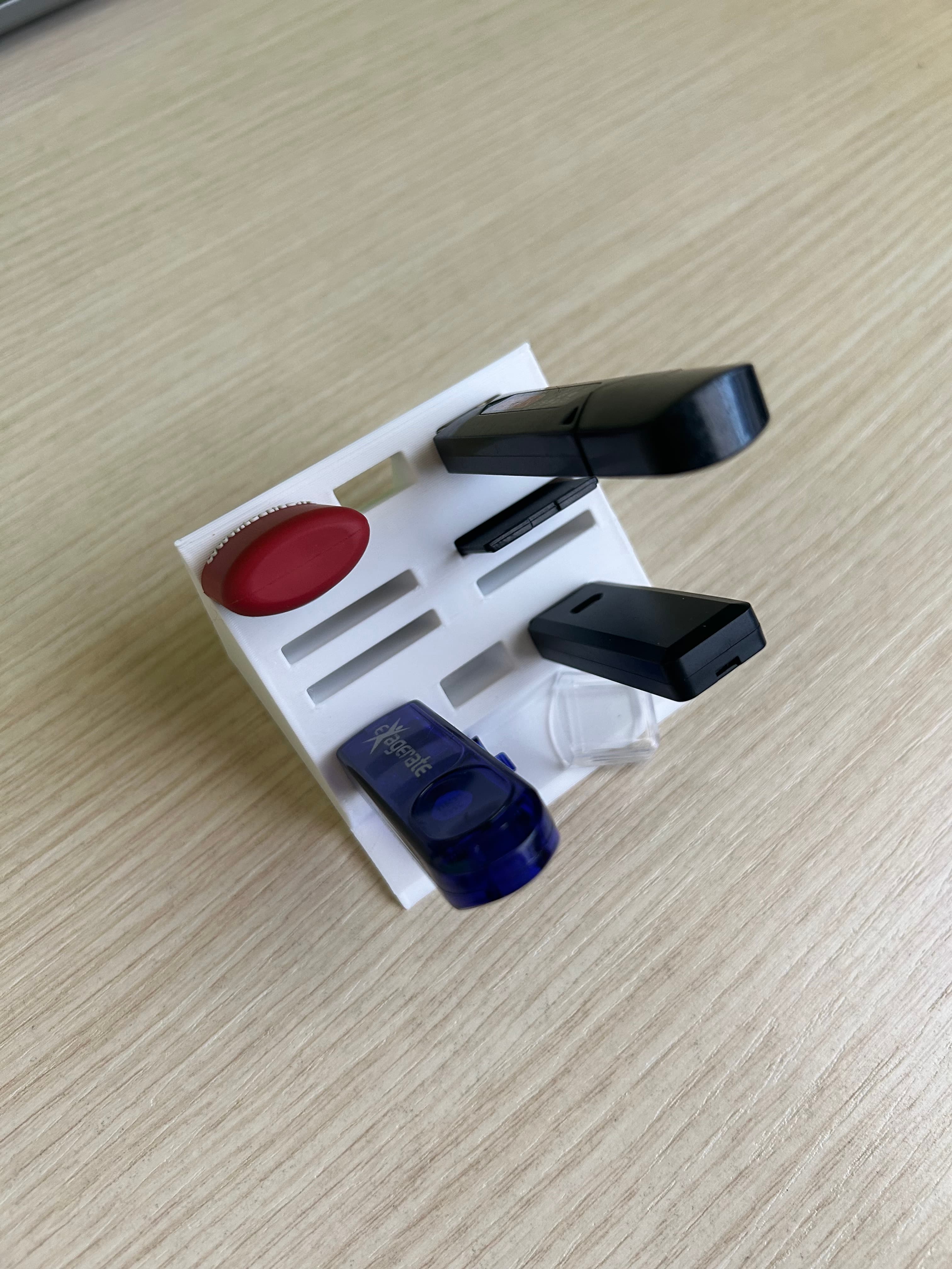 Organizzatore chivette USB e schede SD