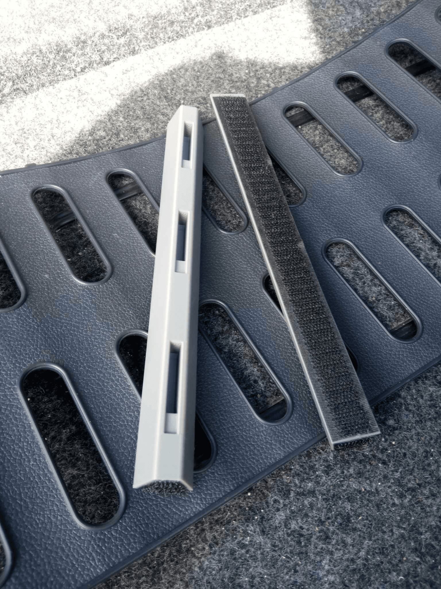Skoda organizer bracket