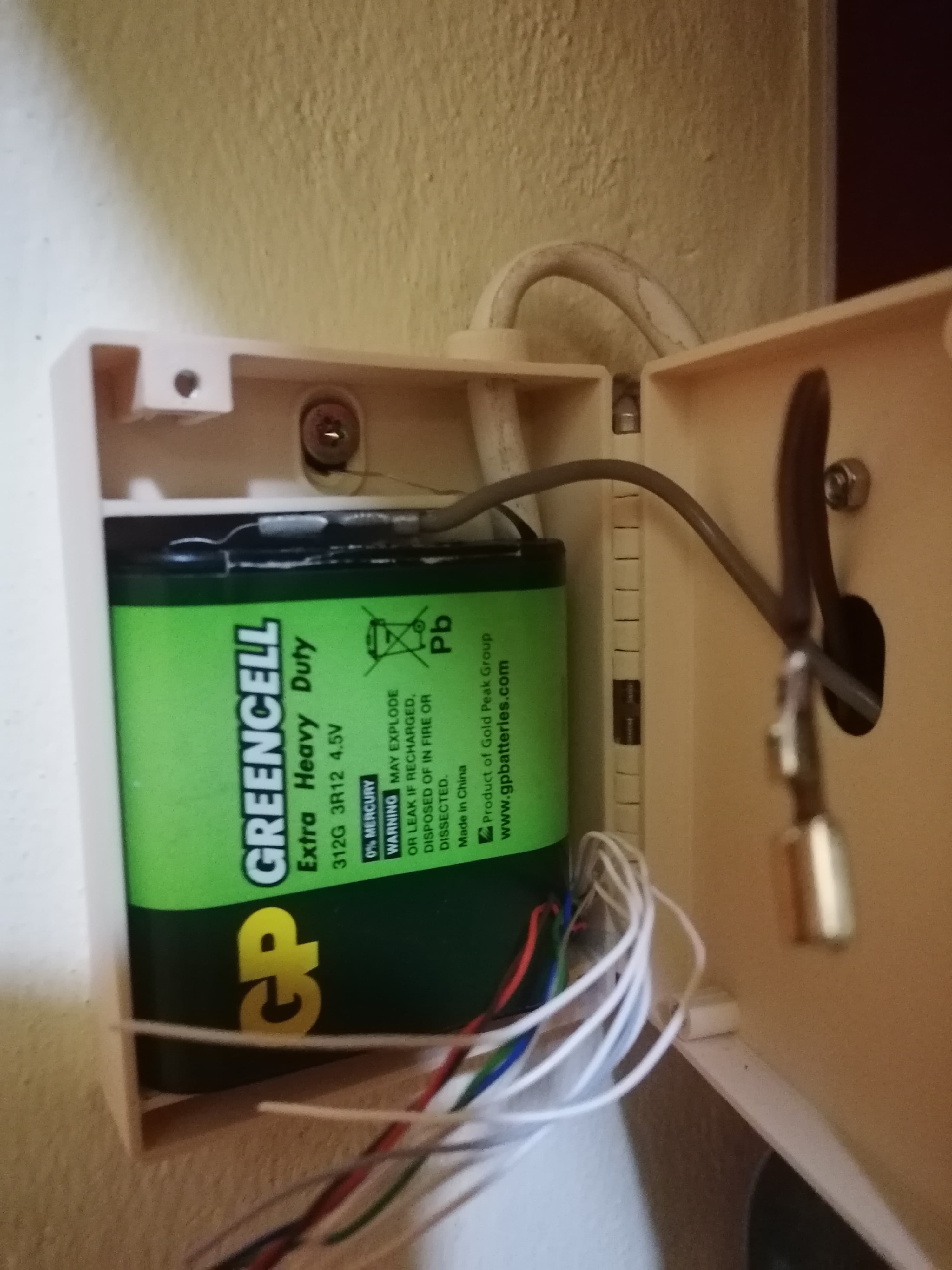 Battery box for flat 4,5 V or 4 x AA batteries (in battery box) / Krabička na plochou baterii 4,5 V nebo 4 tužkové (v boxu)