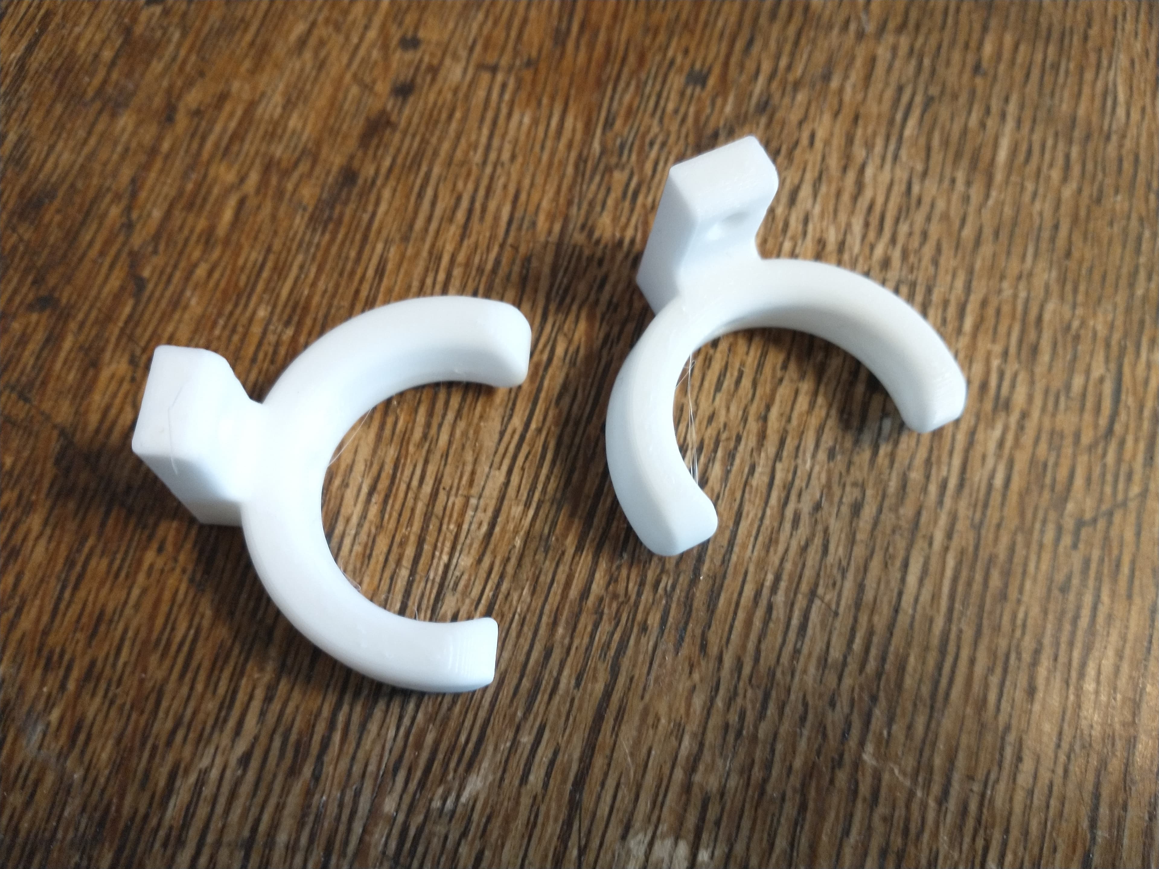 Plastic 2-Liter Soda Bottle Clip Mount