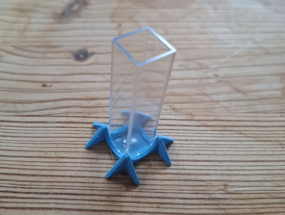Minimalist Cuvette Stand