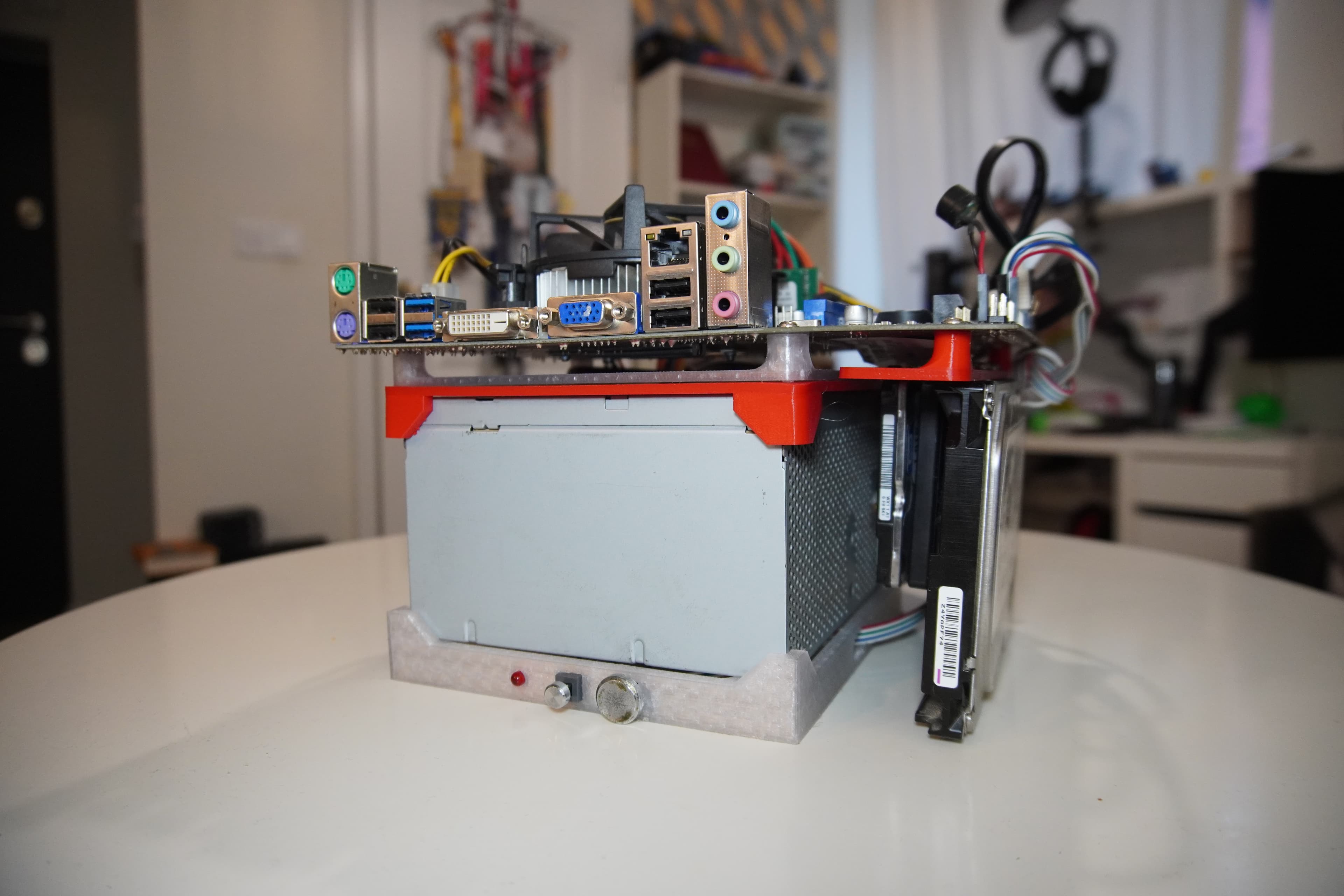 Compact Open Frame PC Case / Test Bench (ATX / mATX)