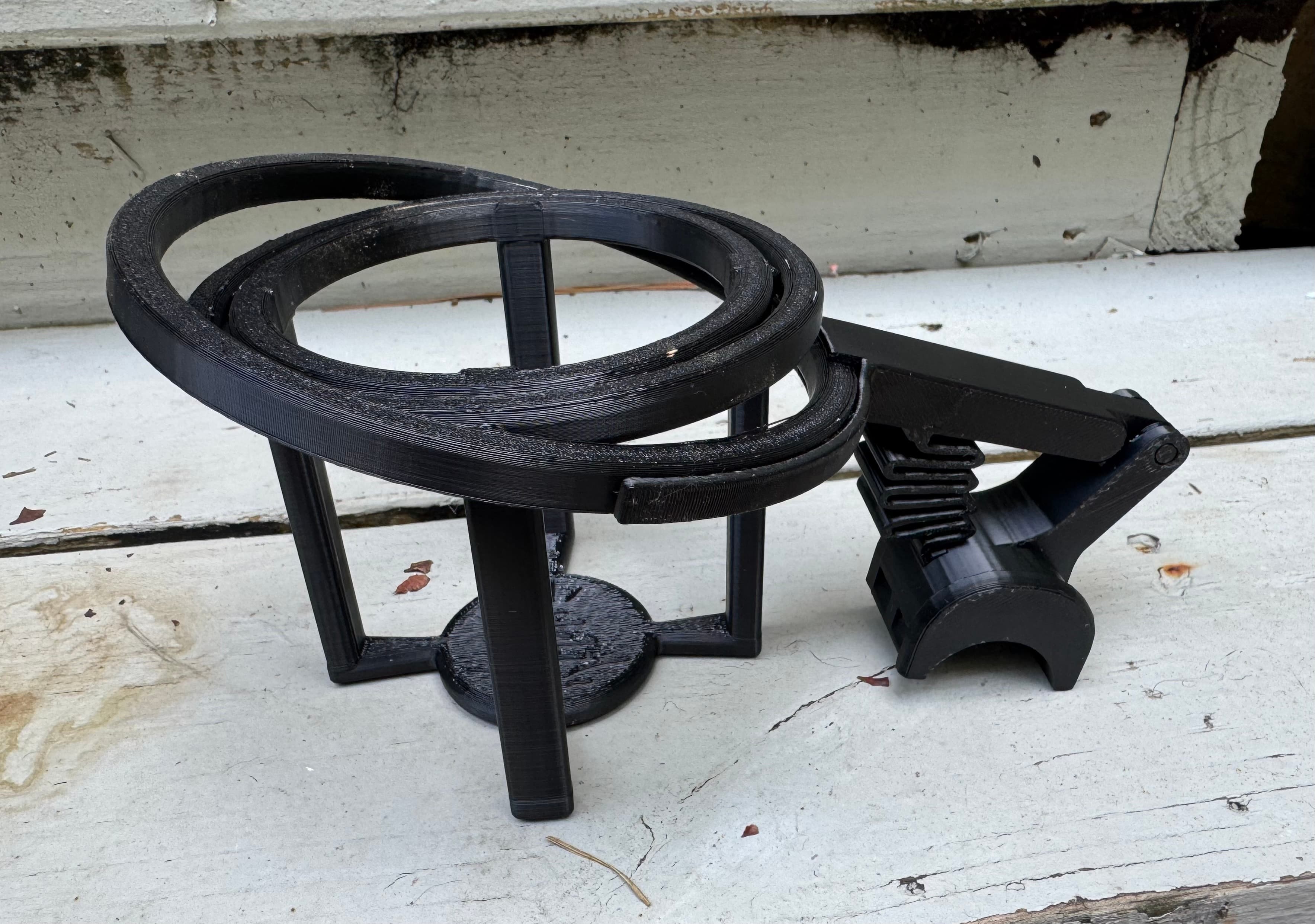 Gimbaled soda can holder for a bike handlebar, or sailboat railing.