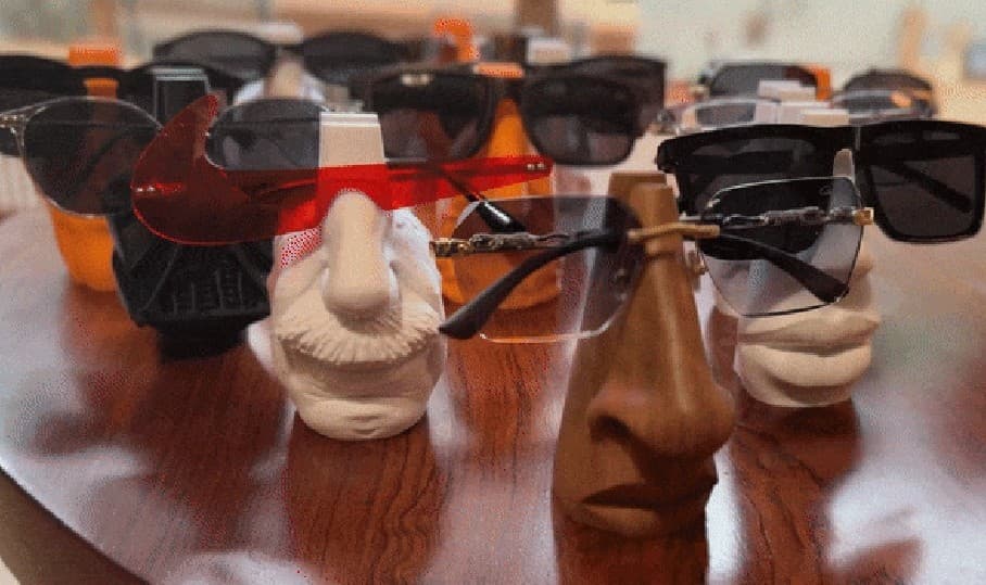 Glasses Holder Bust Collection - Famous Edition